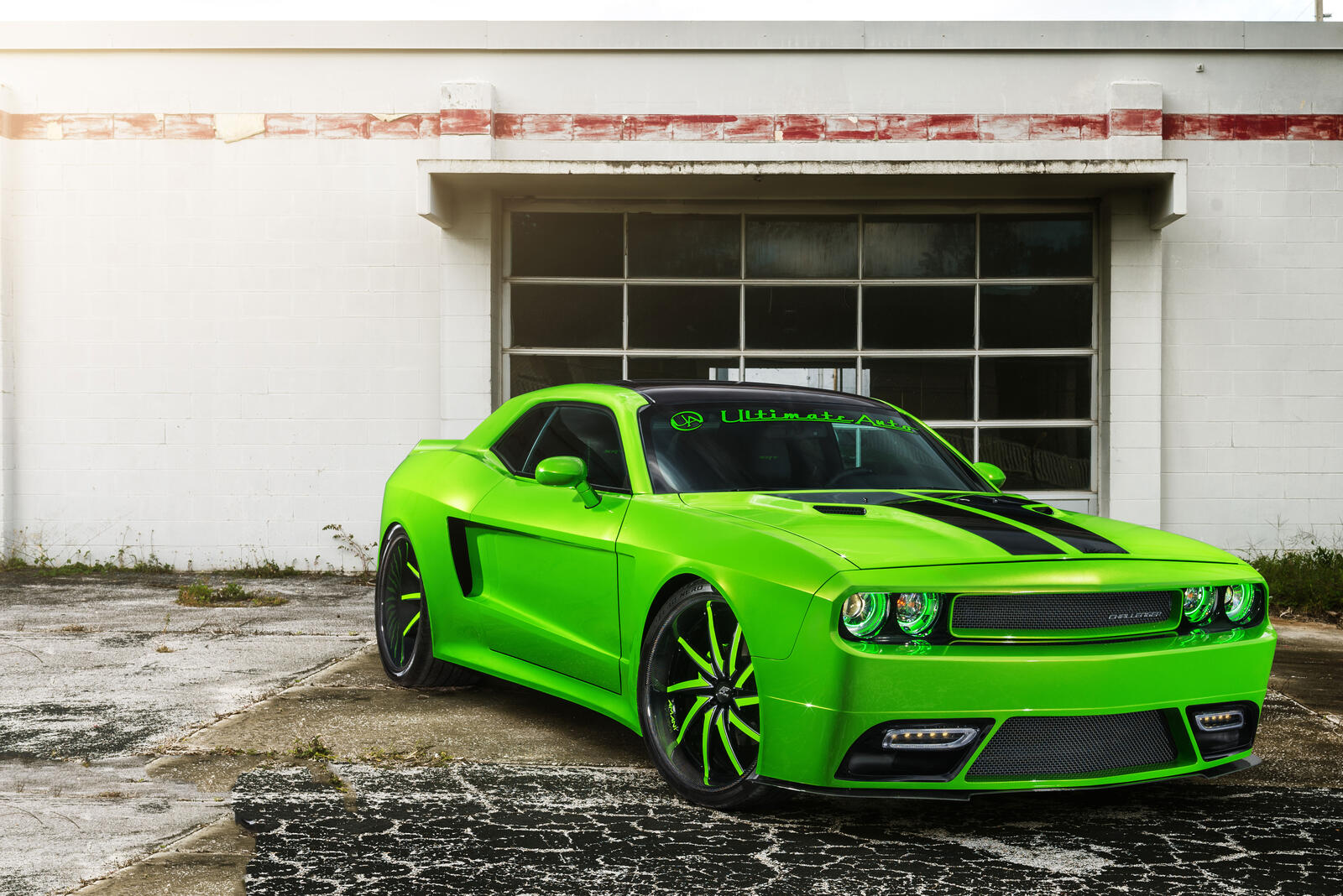 Free photo Tuned Dodge Challenger in lettuce color.