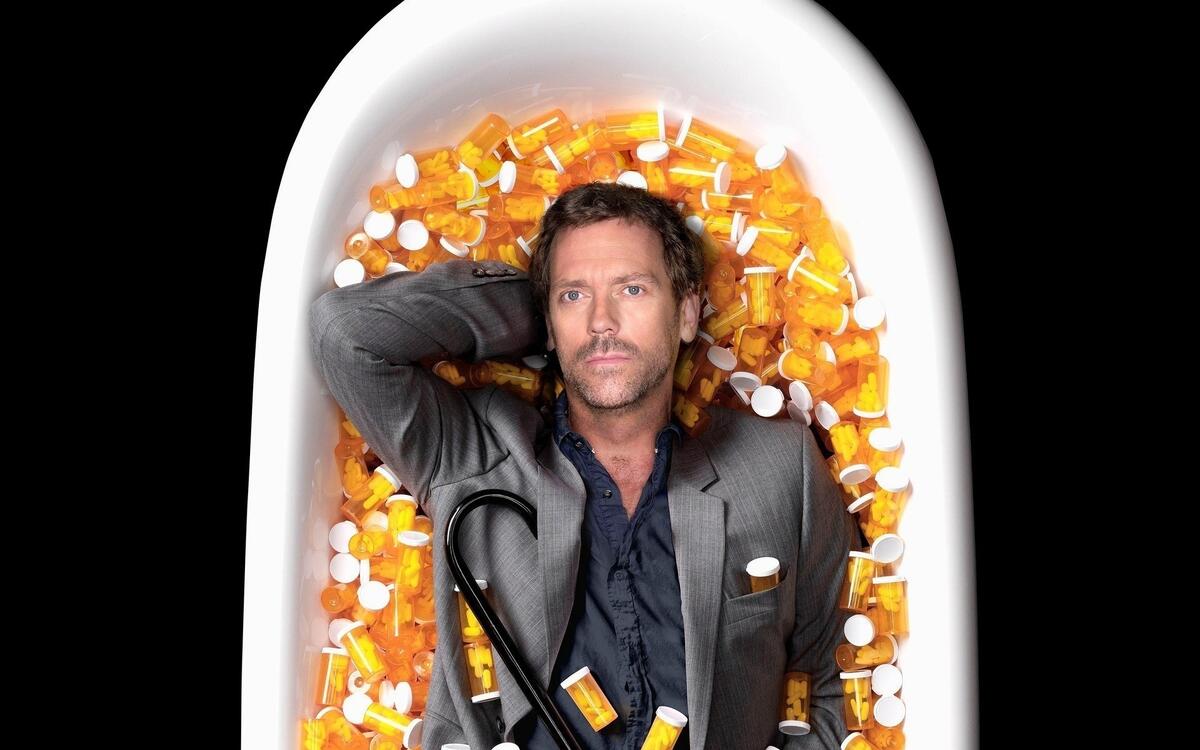 Hugh Laurie in the bathtub with pills