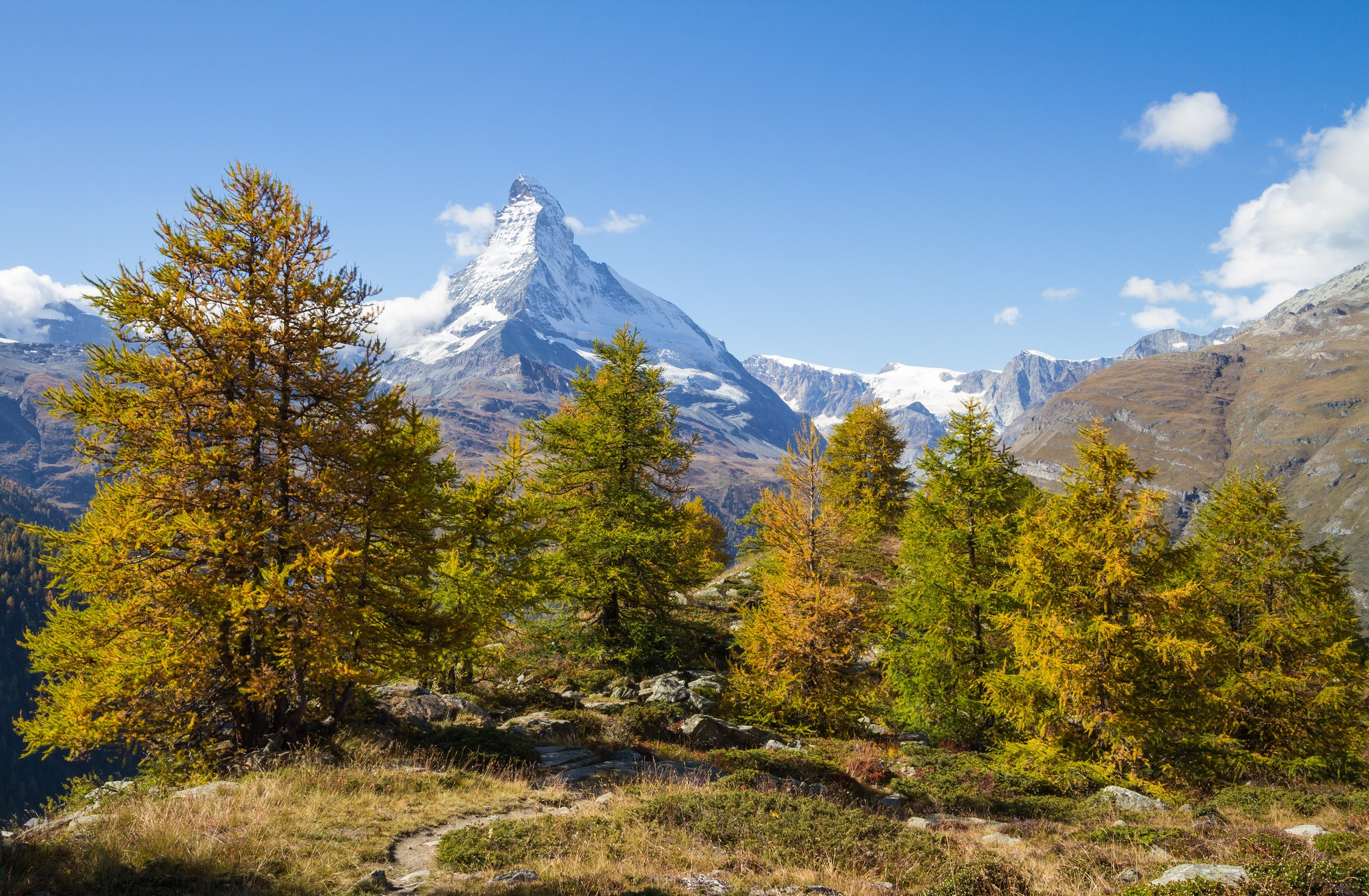 Бесплатное фото Красивый горный пейзаж в швейцарии