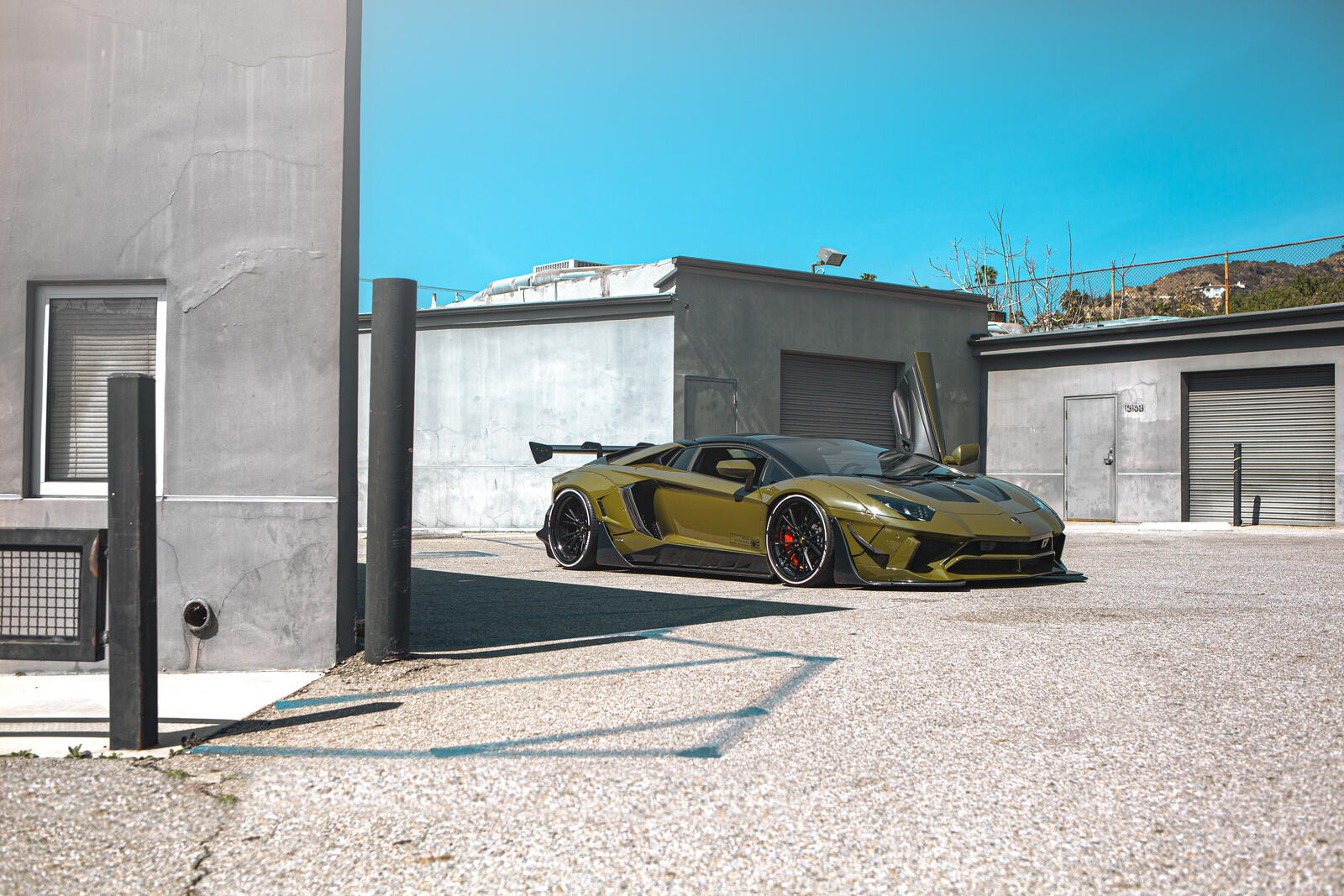 Бесплатное фото Lamborghini aventador цвета хаки