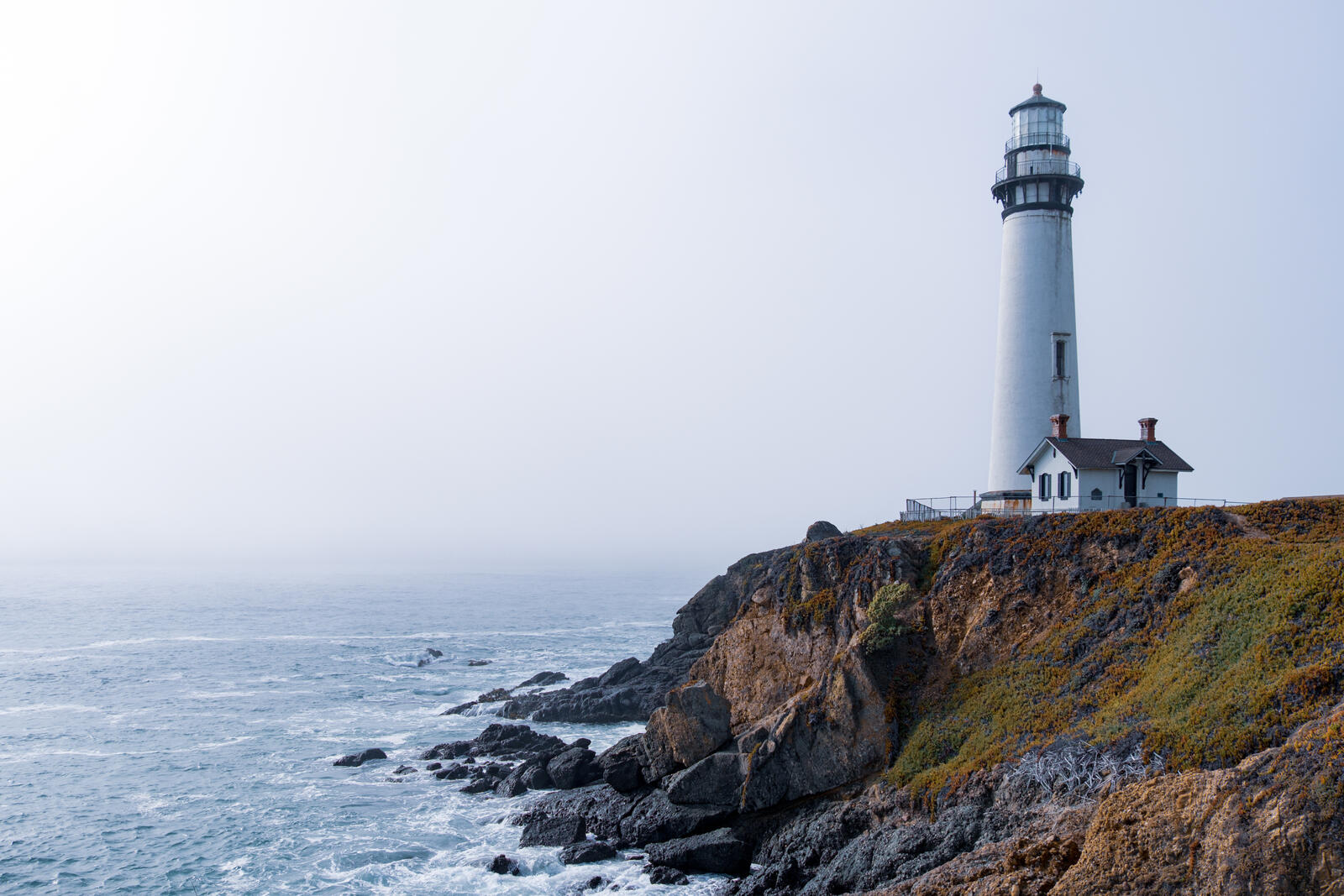 Free photo Lighthouse on a rocky shore