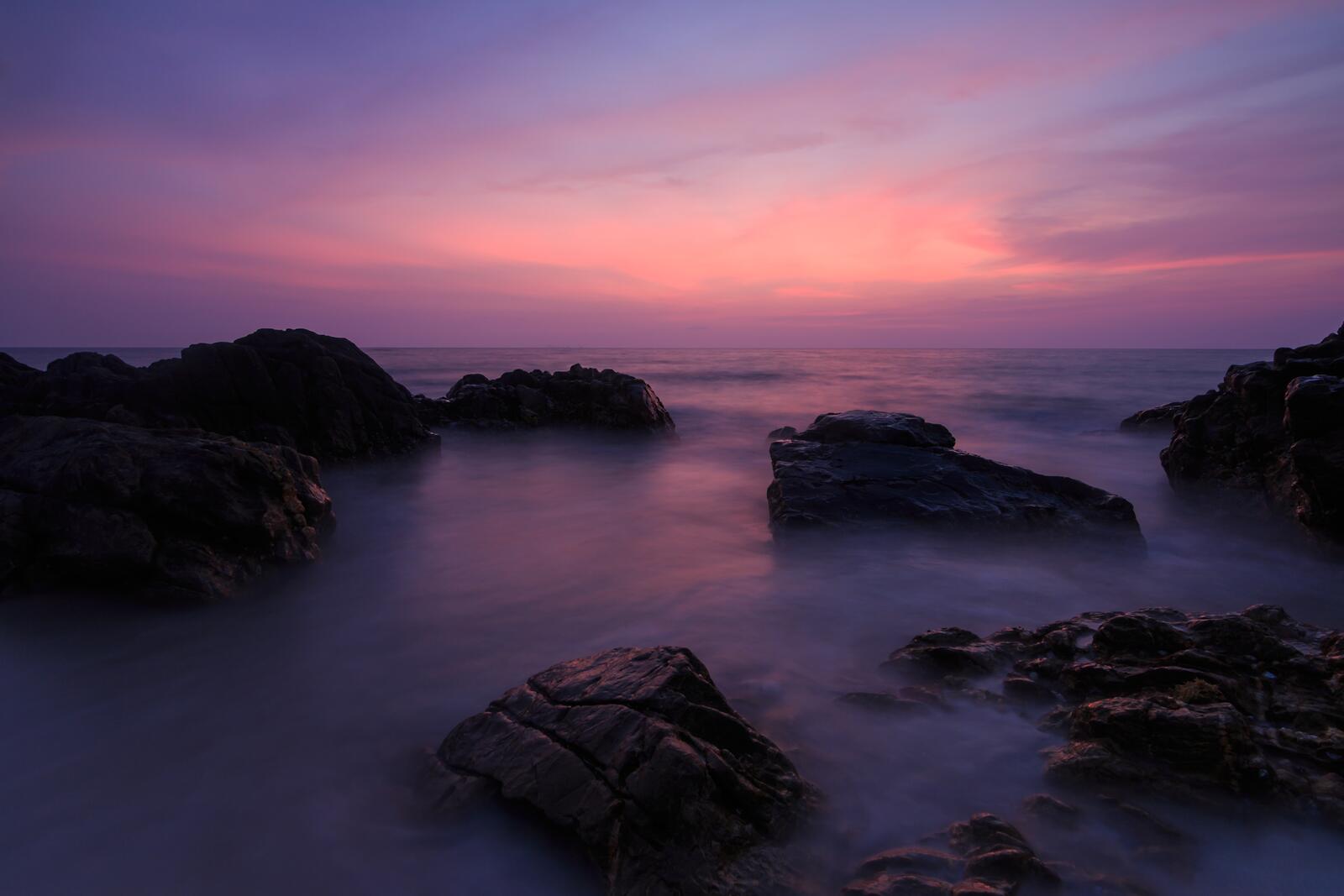 Бесплатное фото Розовый закат на берегу моря