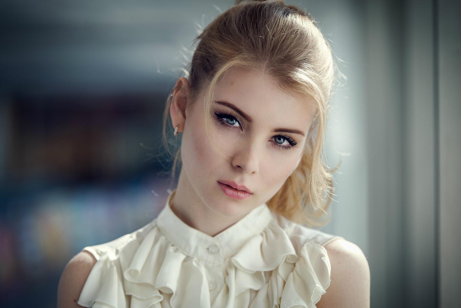 Free photo Portrait of fair-haired Irina Popova