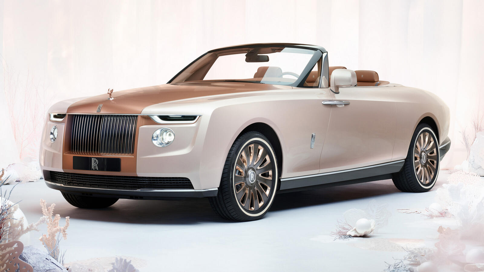 Free photo Rolls-Royce Boat Tail 2022 convertible