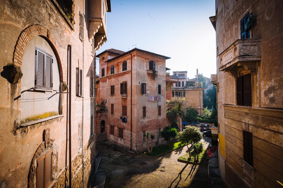 The narrow streets of Rome