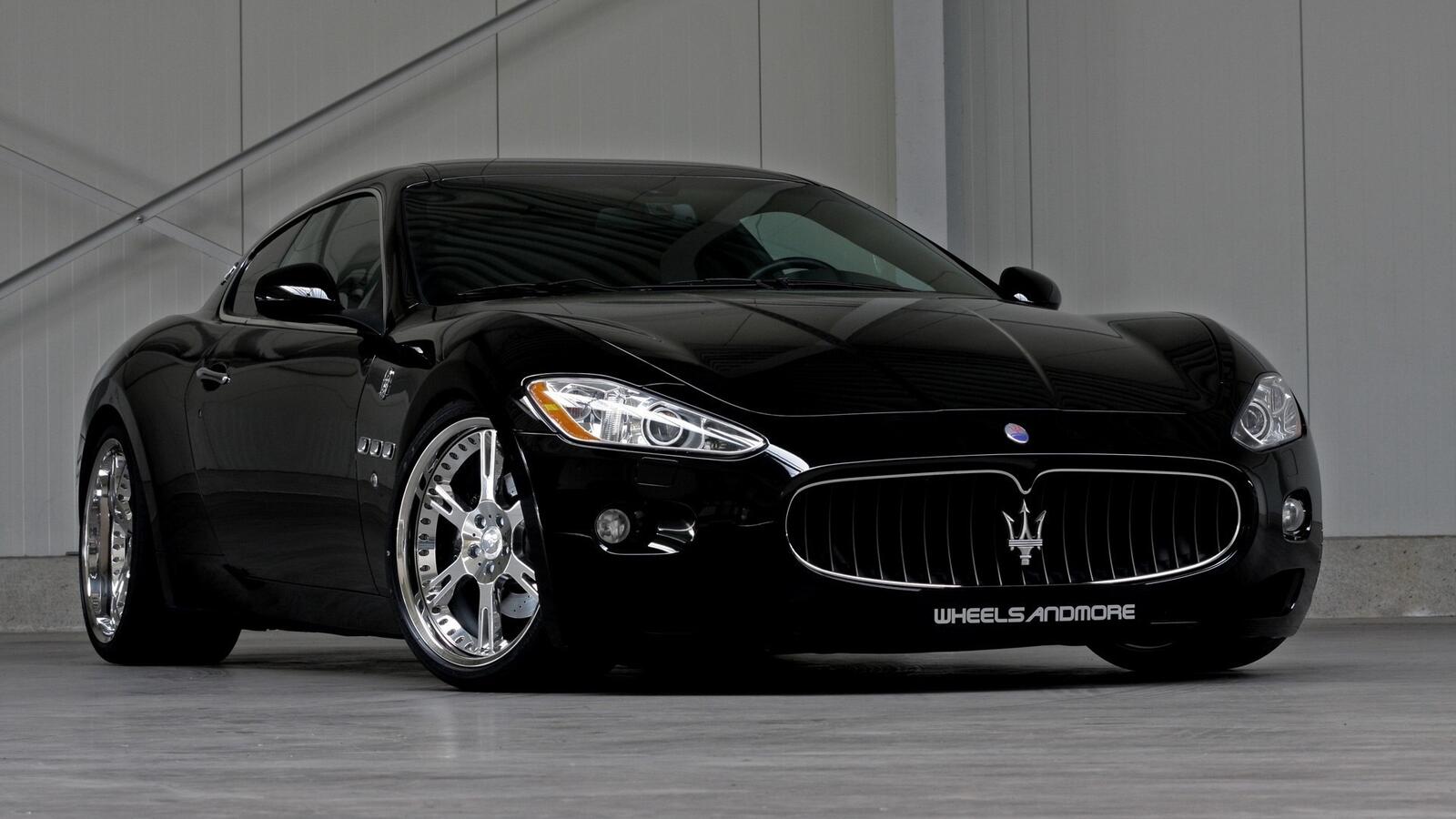 Бесплатное фото Красивый черный Maserati