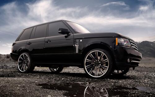 Черный Range Rover на больших дисках