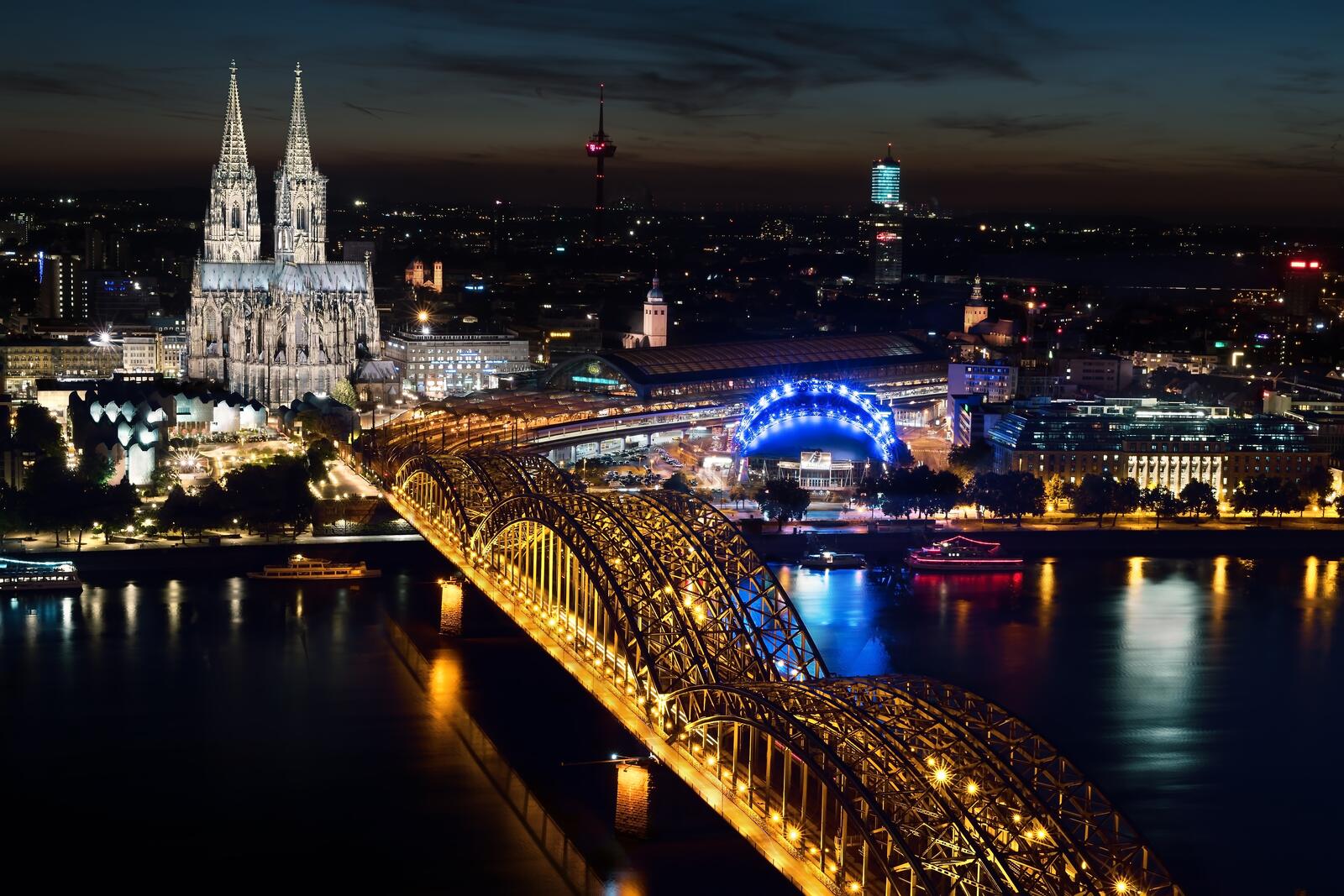Free photo Cologne Cathedral at night