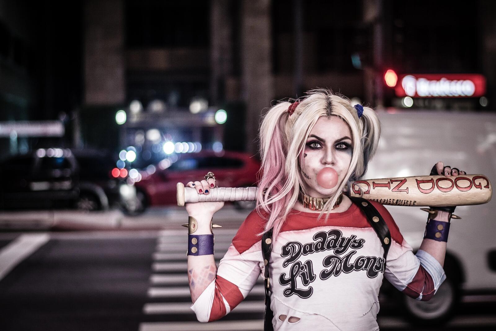 Free photo Harley Quinn in the night city
