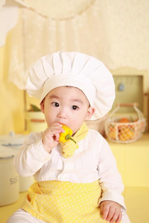 Малыш азиат повар