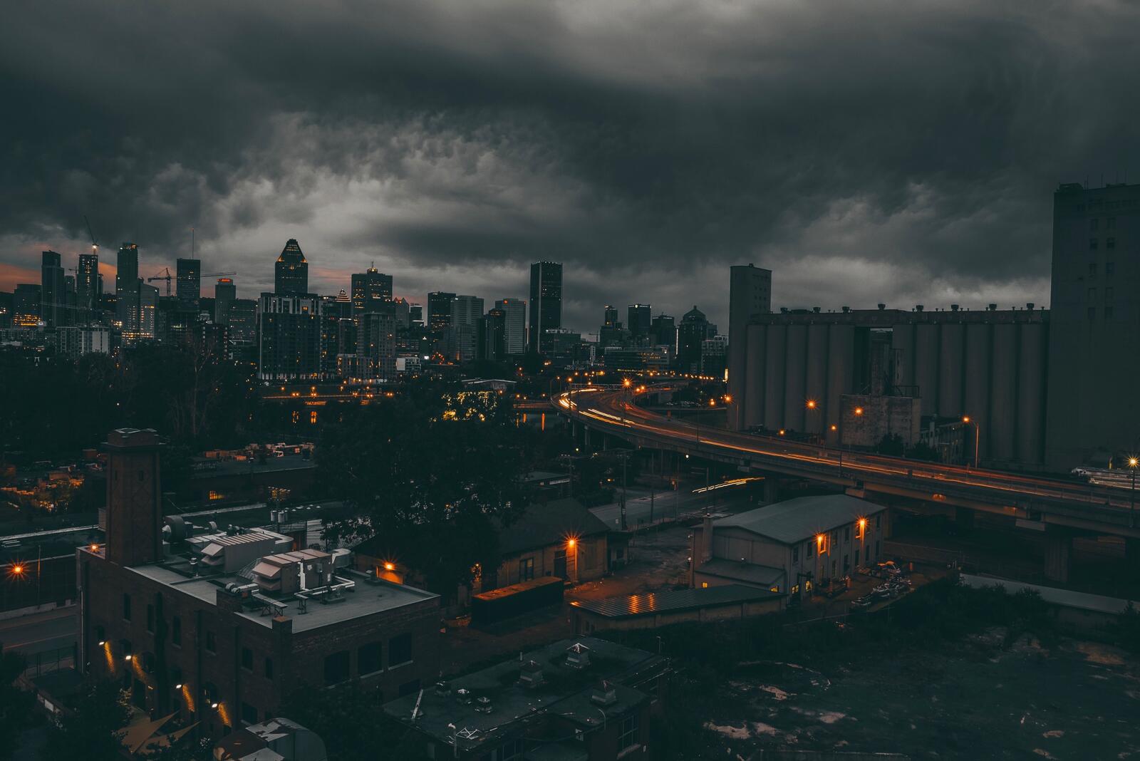 免费照片黑夜中的城市