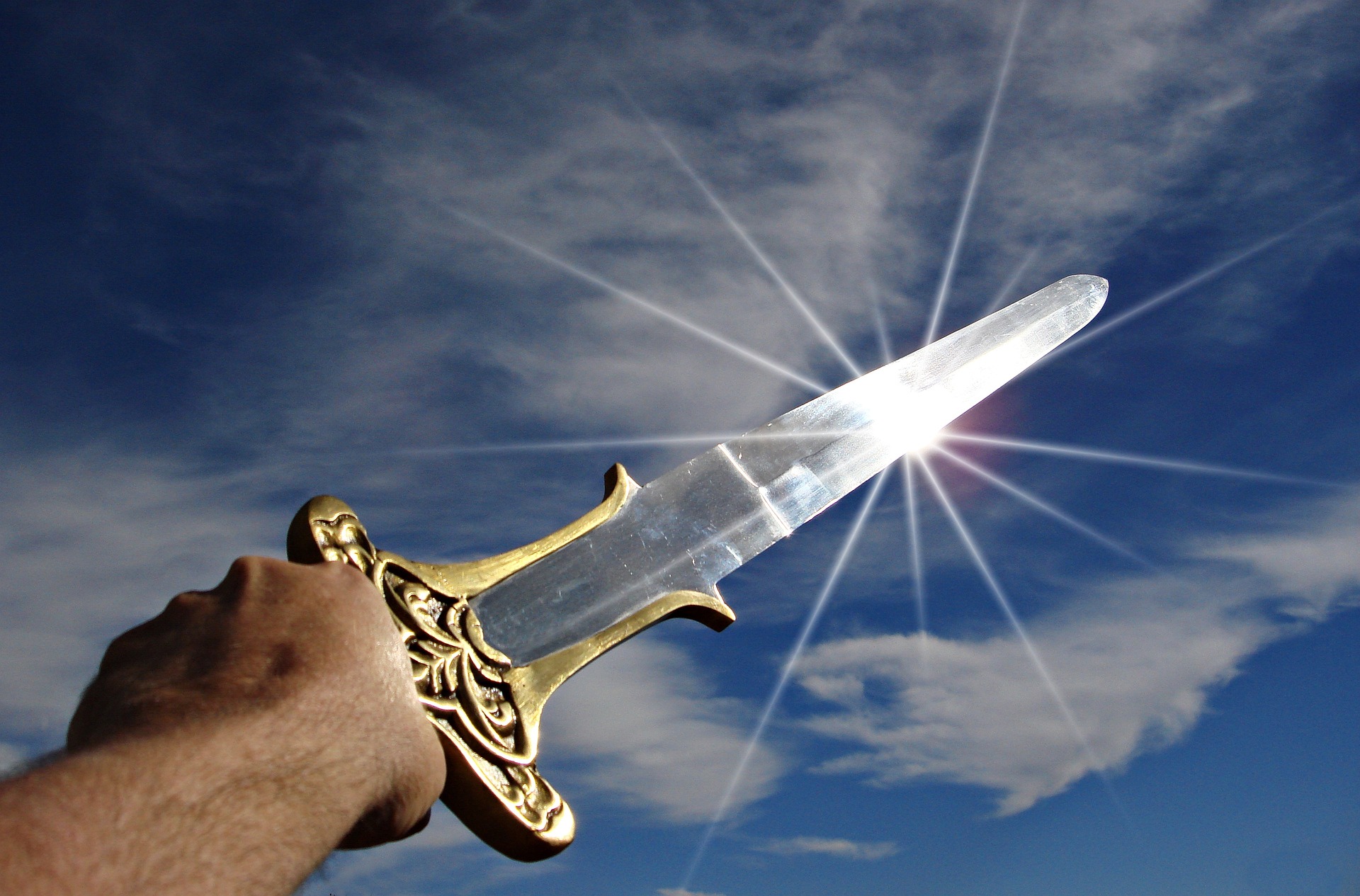 Фото бесплатно меч, рука, небо