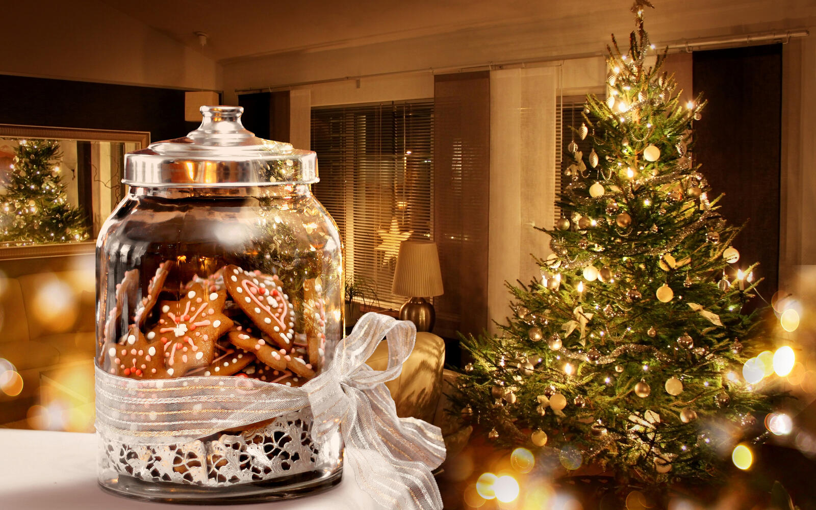Бесплатное фото Большая банка с новогодними печеньками
