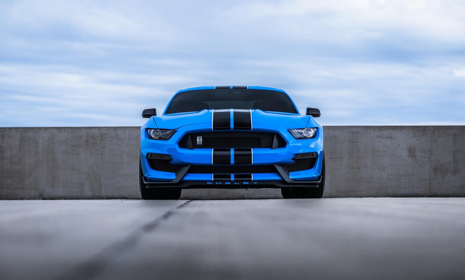 Free photo Blue Ford Mustang with black stripes