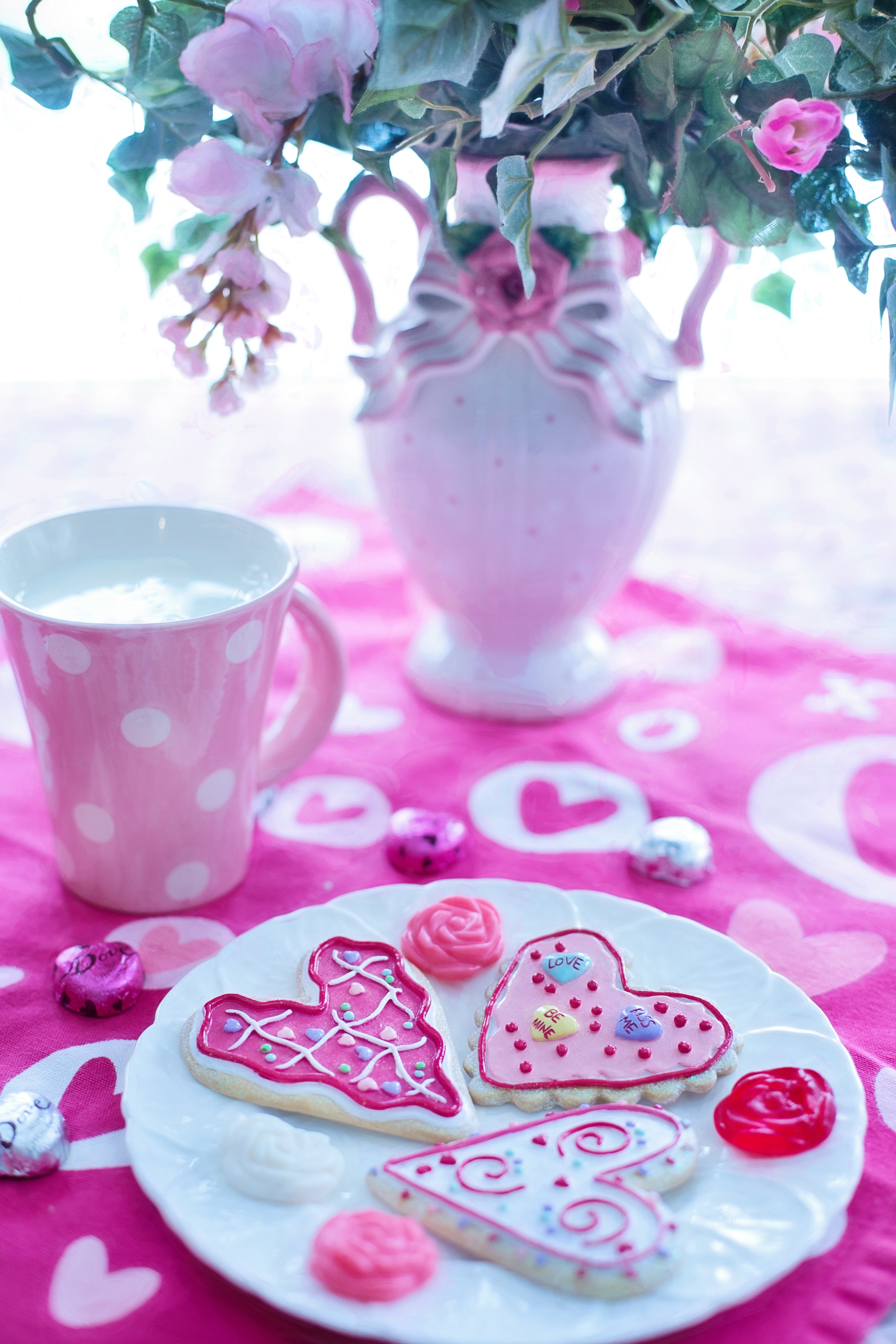 Free photo Romantic pink dessert
