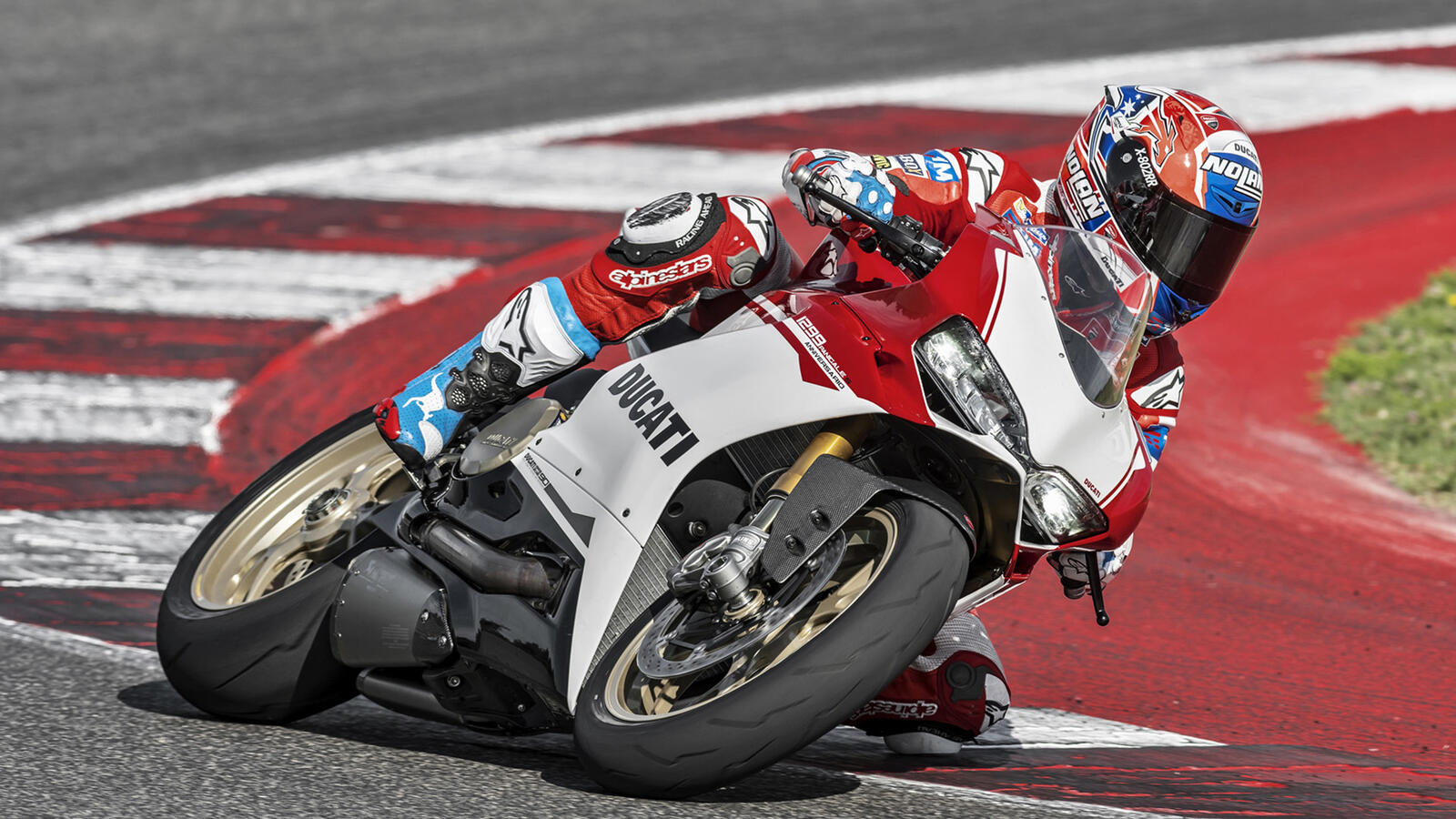 Бесплатное фото Спортивный мотоцикл Ducati Panigale