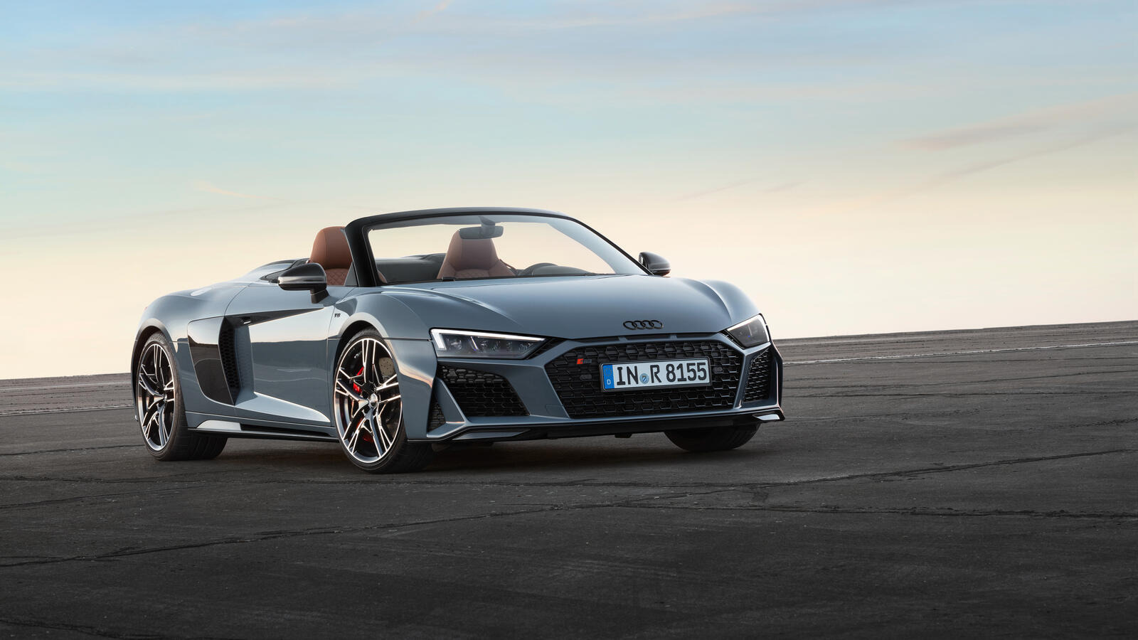 Free photo Audi R8 convertible 2019 in gray