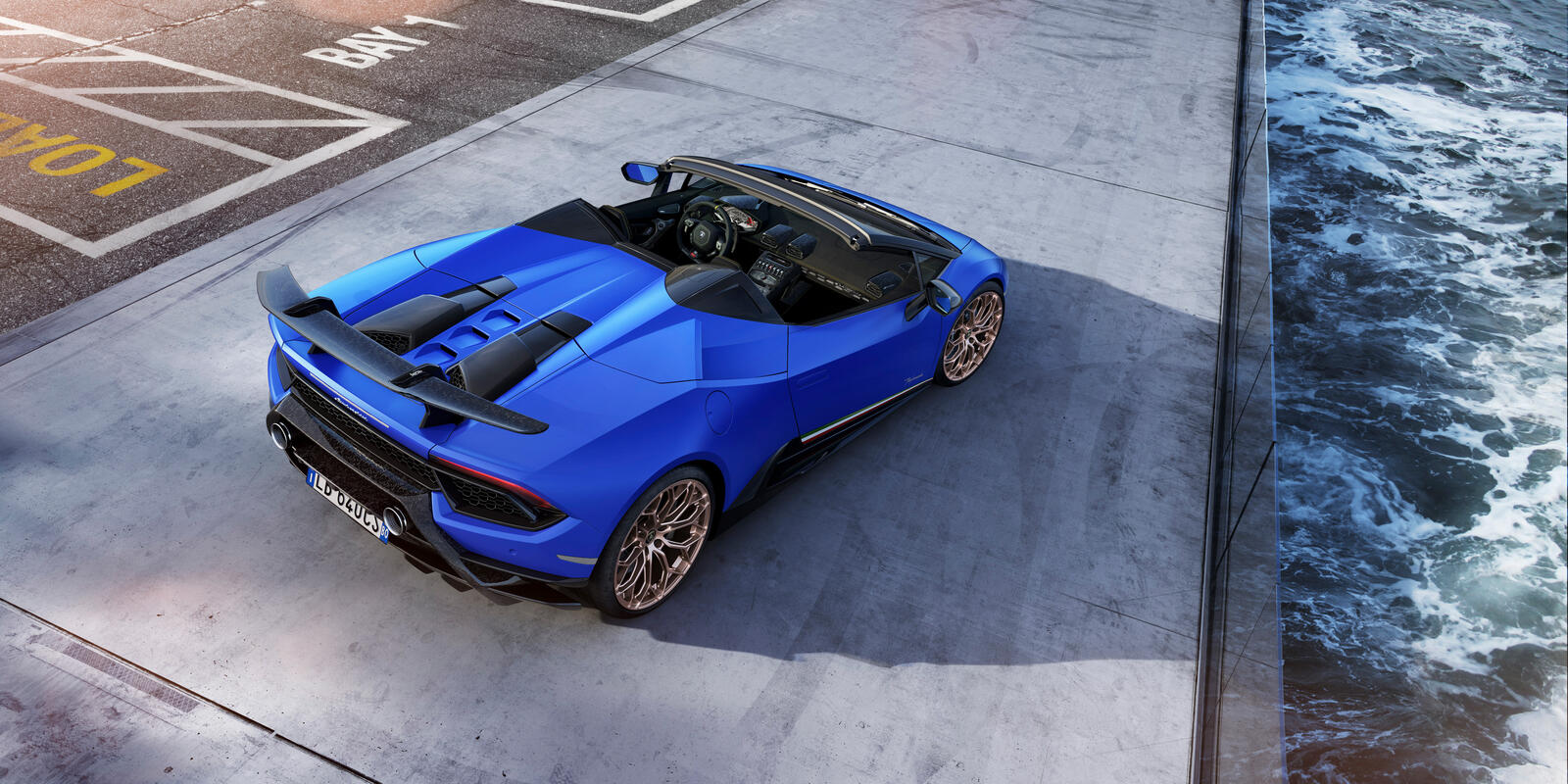 Бесплатное фото Картинка с синей Lamborghini Huracan Performante