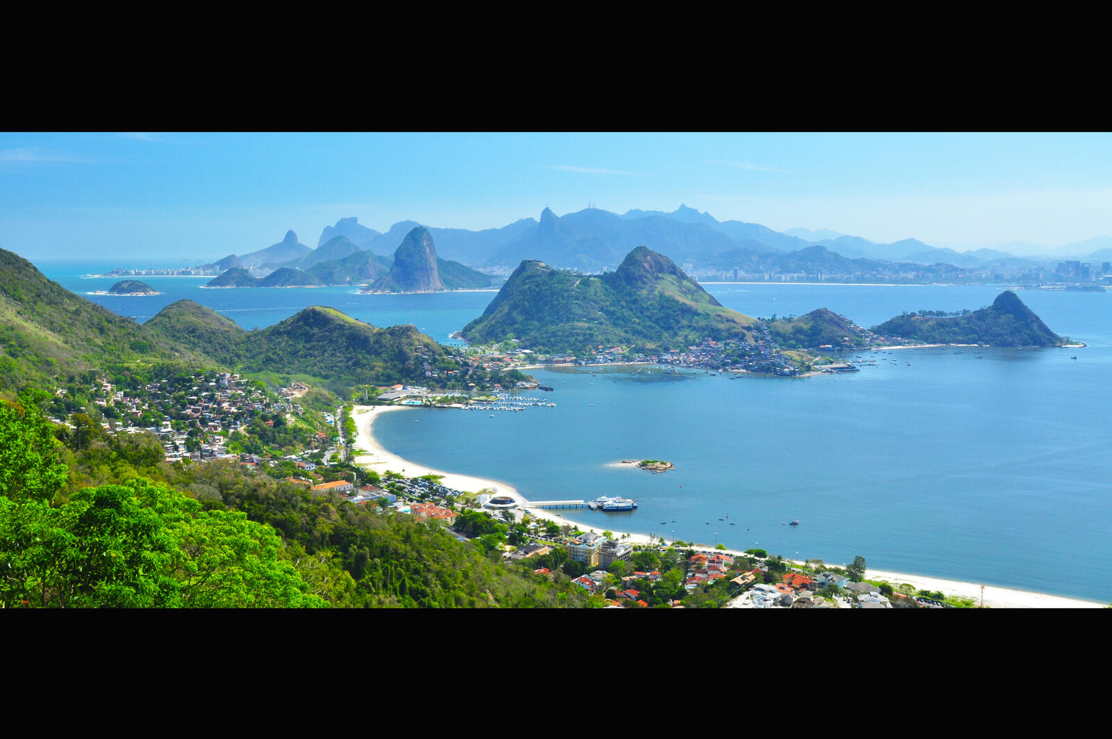 Бесплатное фото Город на берегу моря в Бразилии