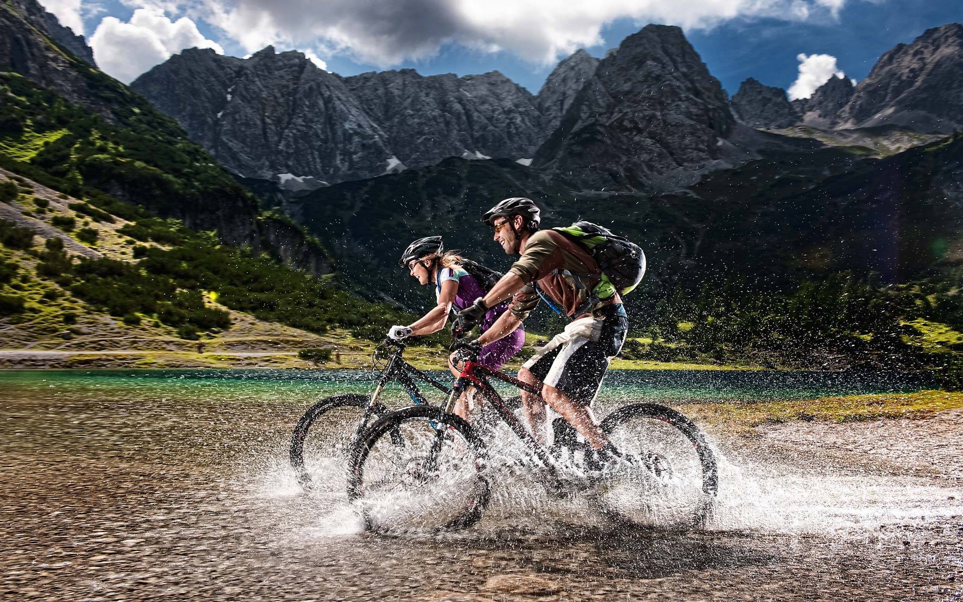 免费照片在阿尔卑斯山骑自行车
