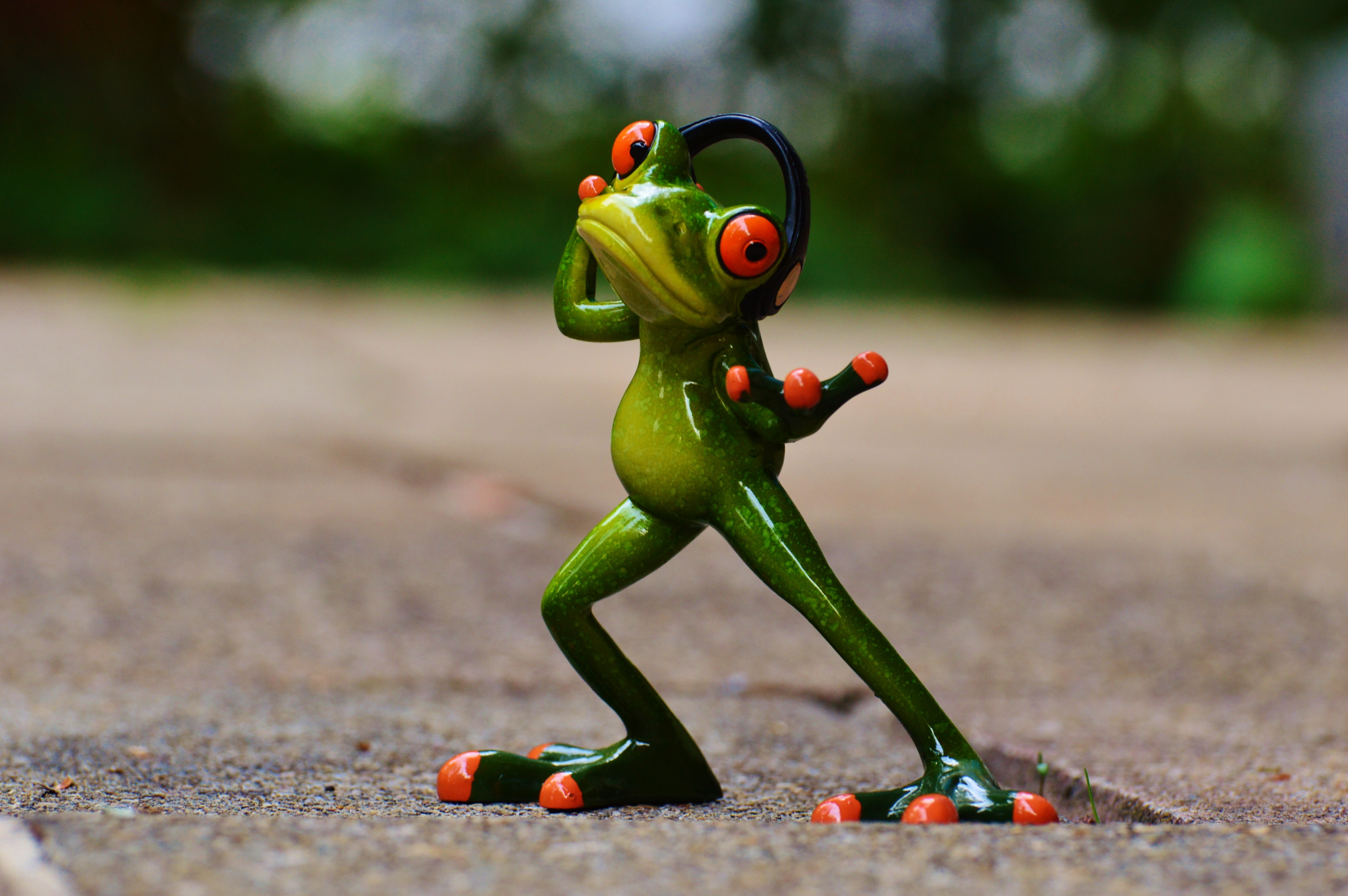 免费照片瓷器制作的跳舞青蛙