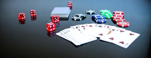 Casino card game. Покер. Фишки для азартных игр. Казино Покер. Покер картинки.