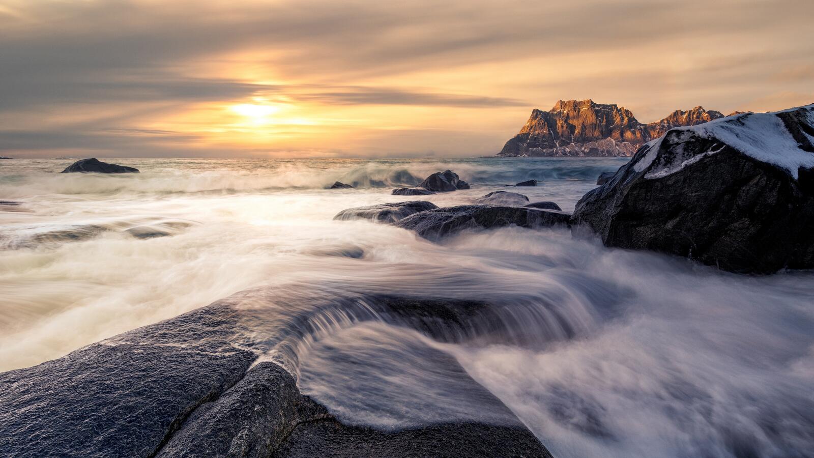 免费照片挪威的一个岩石海岸