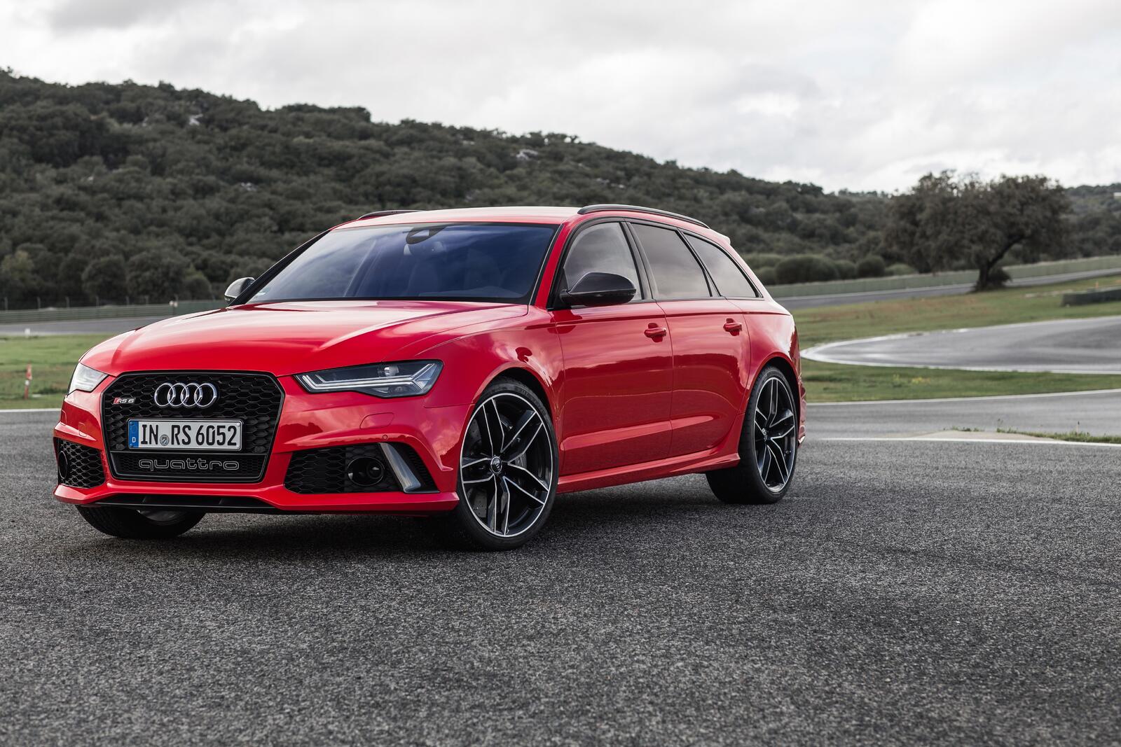 Free photo Red audi rs6 avant