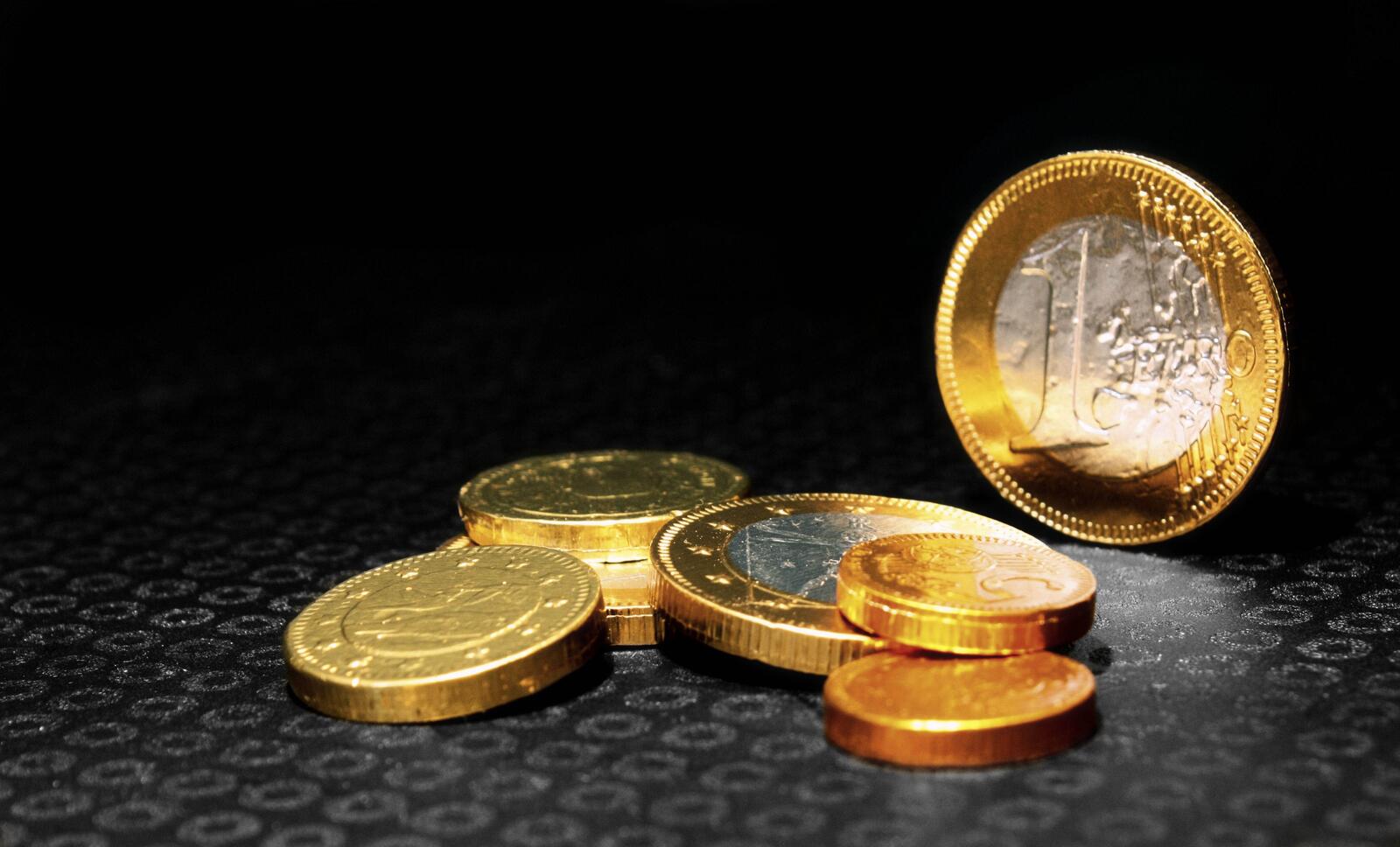 Обои монеты евро золото на рабочий стол