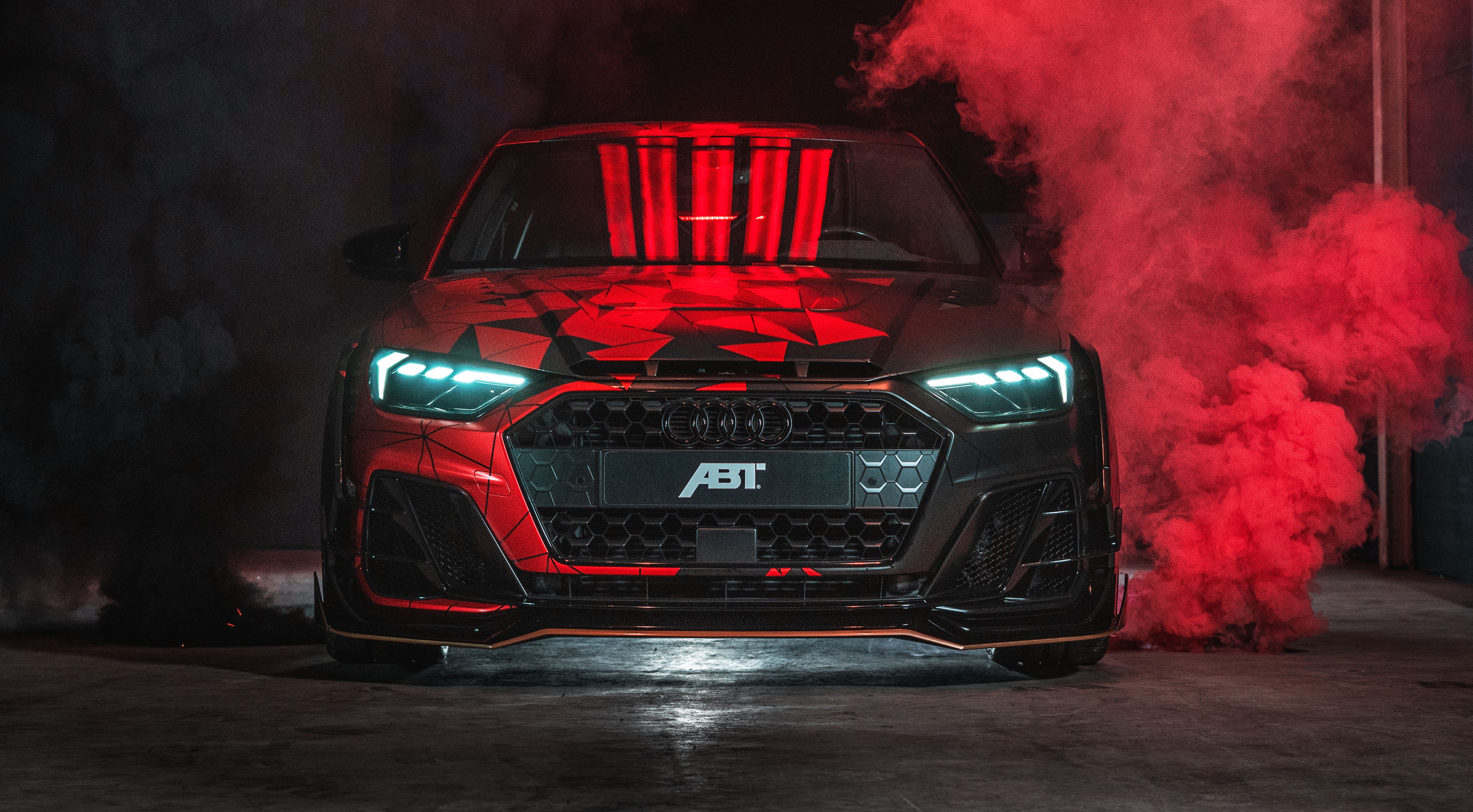 Audi A1 Abt Sportsline в красном дыму