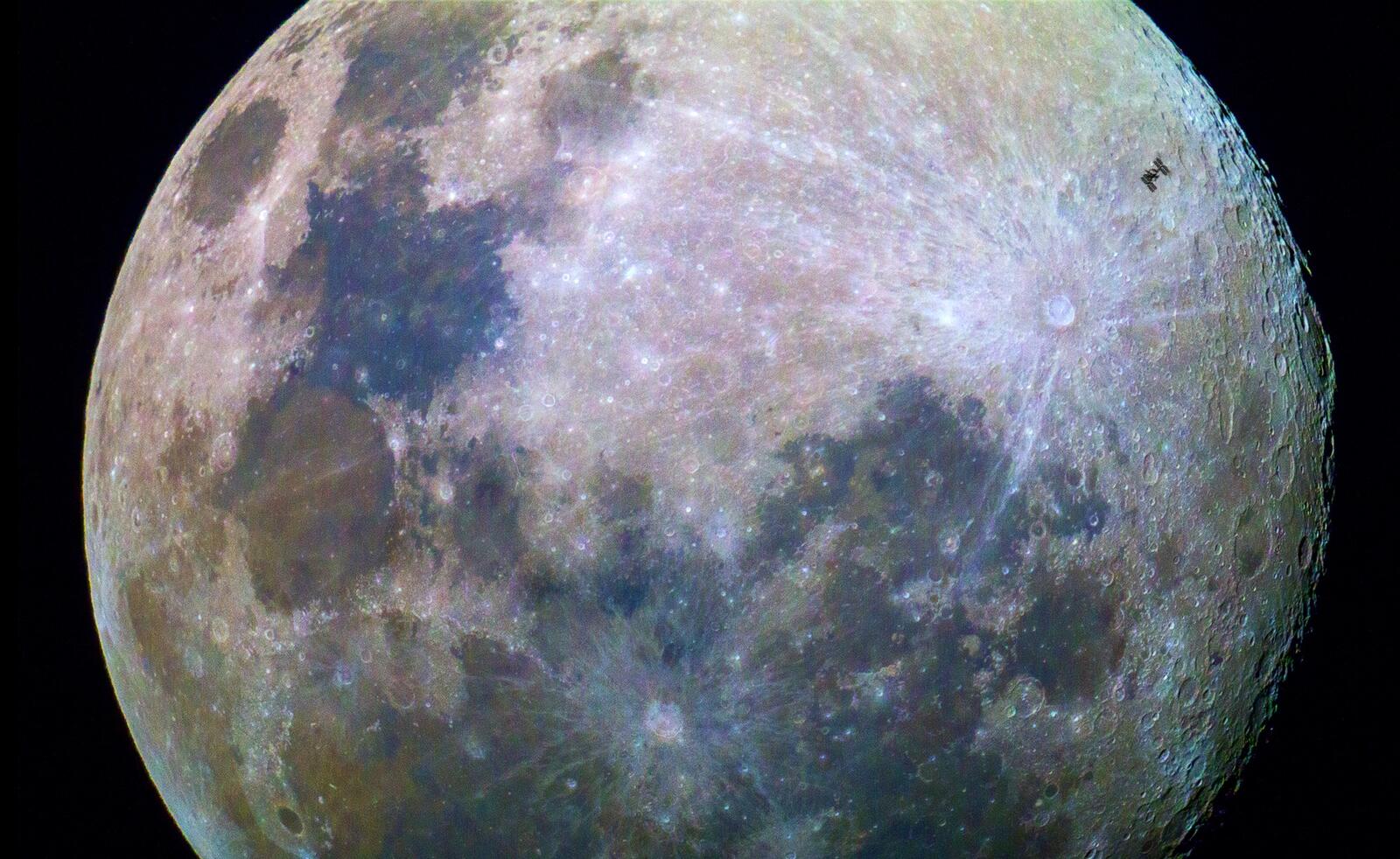 Free photo The surface of the moon is riddled with craters