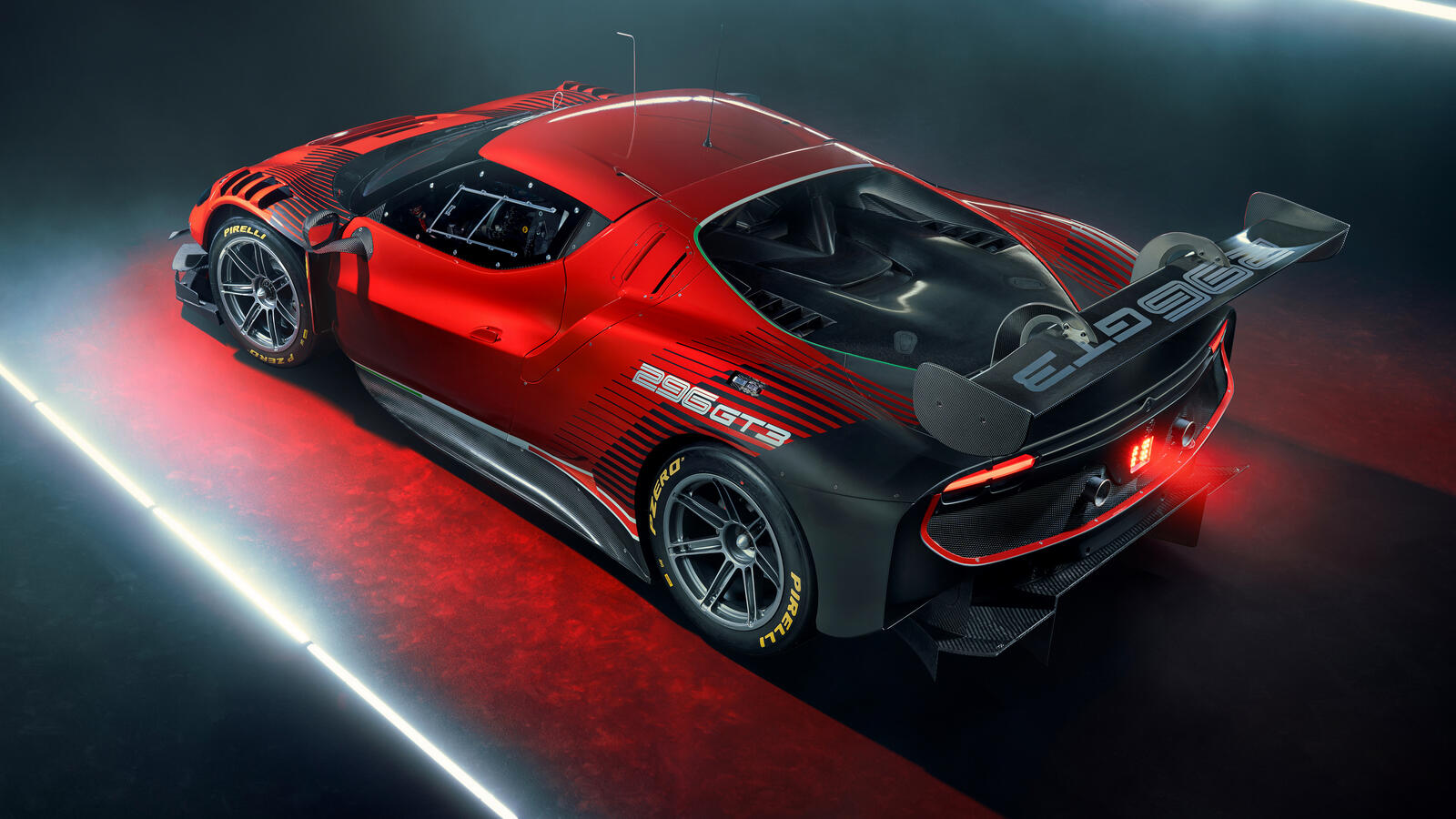 Бесплатное фото Ferrari 296 GT3 2022 года в красном цвете