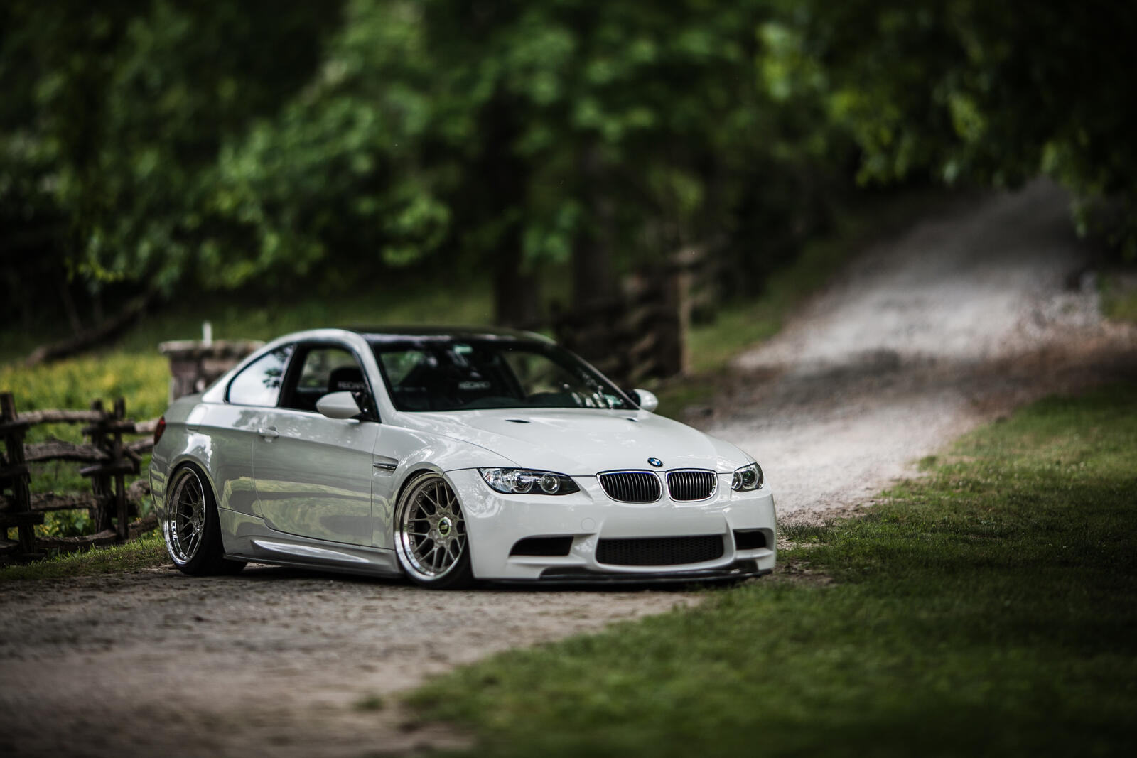 Free photo White bmw m3 e92 coupe on a dirt road