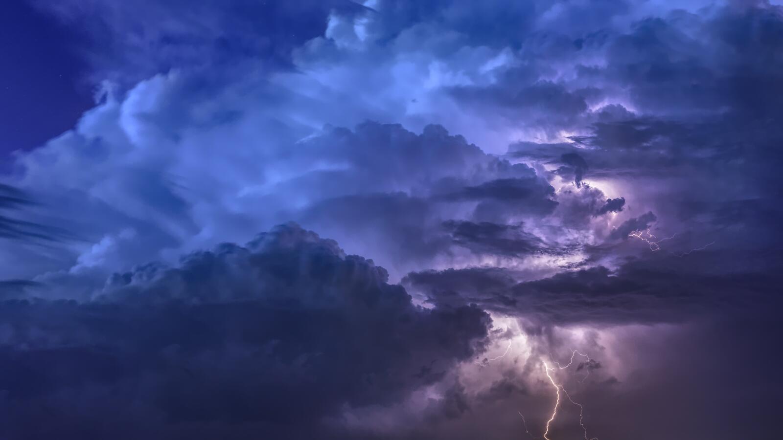 Бесплатное фото Грозовое небо на закате
