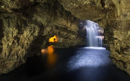 Водопад в затопленной пещере