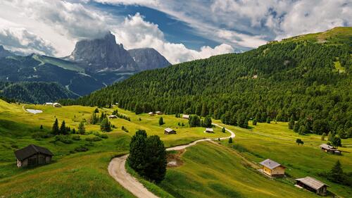 Приятный летний день в итальянских Альпах