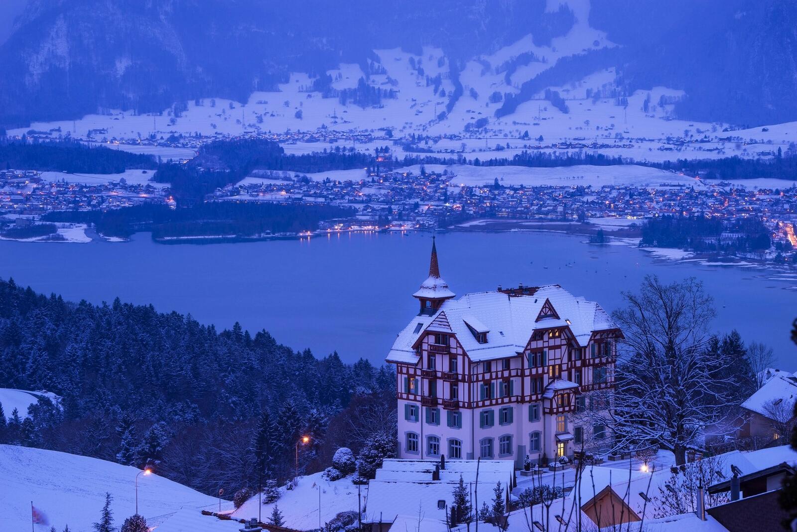 Free photo A large mansion in Switzerland in winter time