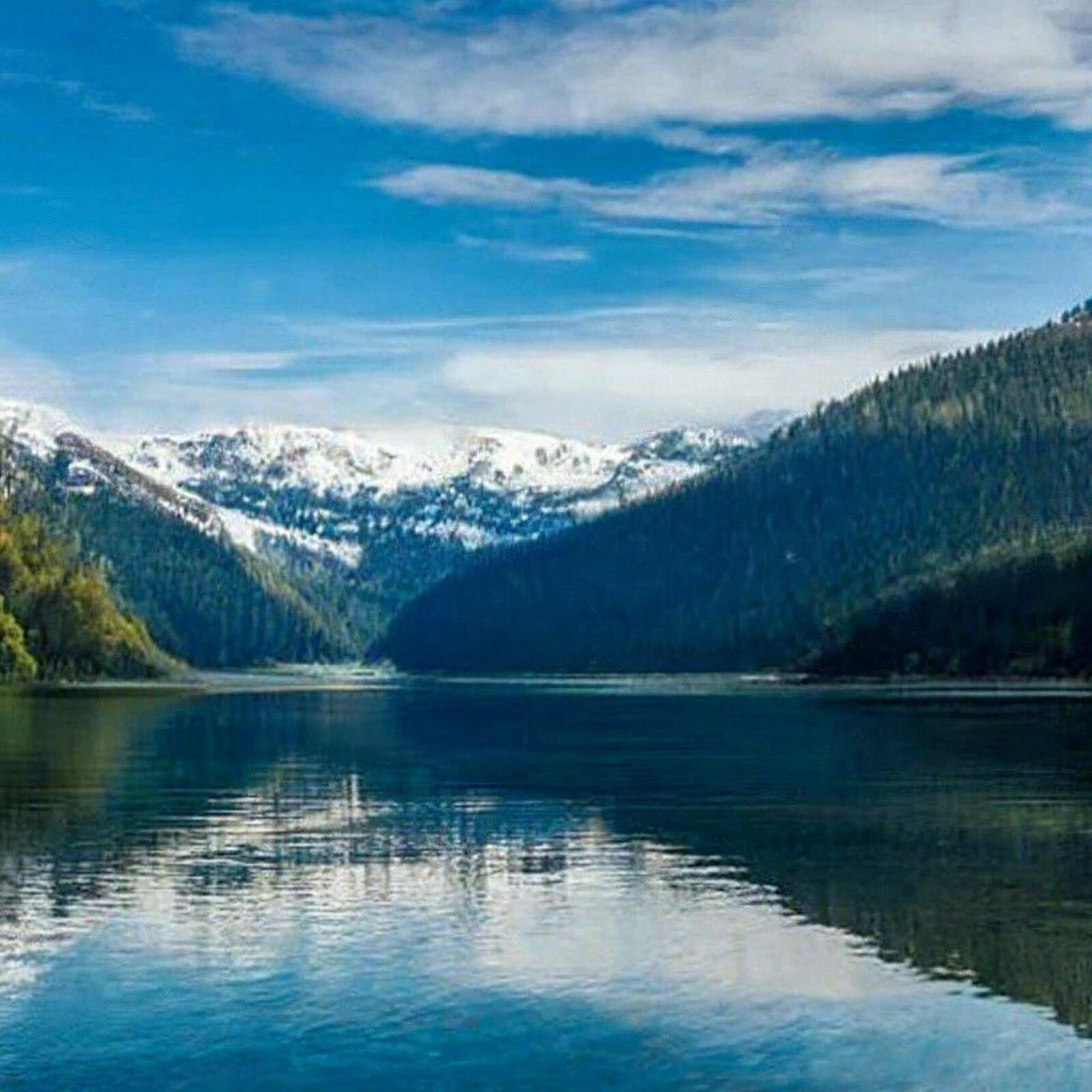 Бесплатное фото Озеро среди гор