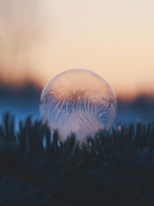 Замороженный мыльный пузырь