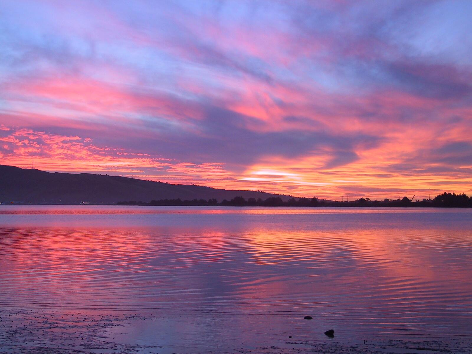 Бесплатное фото Мелководье с закатом на побережье моря