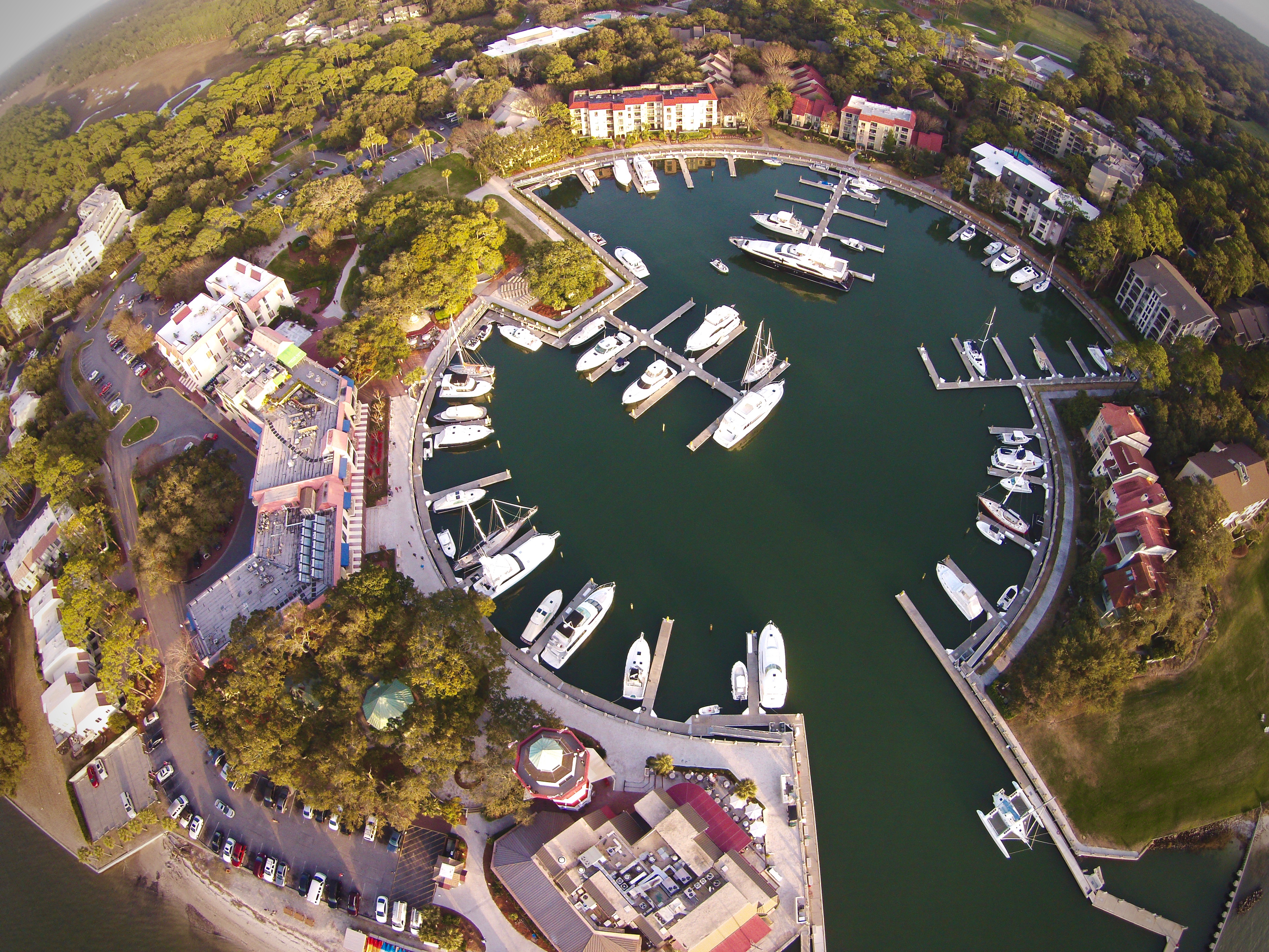 Free photo The harbor surrounded by the city around the view from the quadcopter