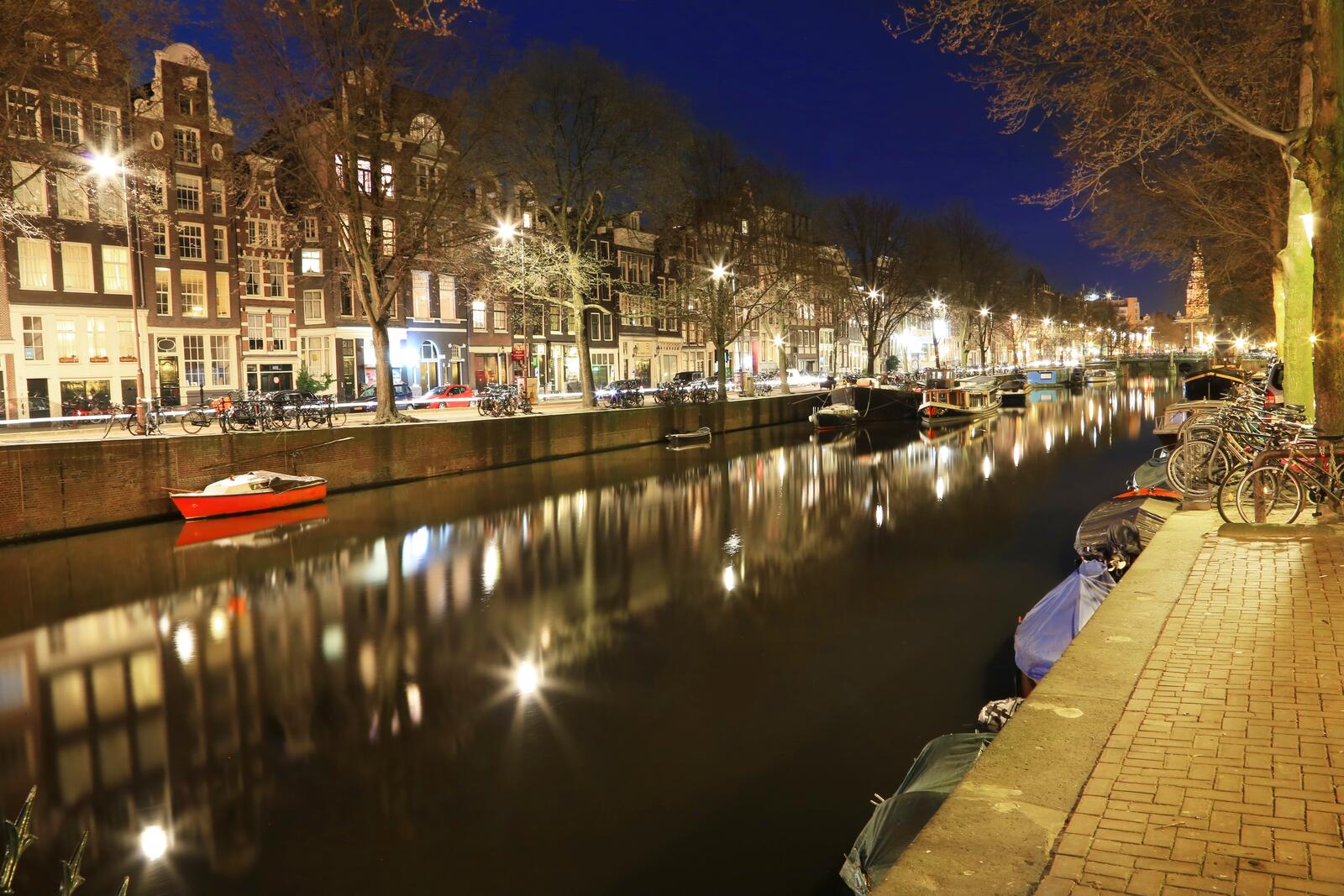 Free photo The night water canal in the city of Amsterdam