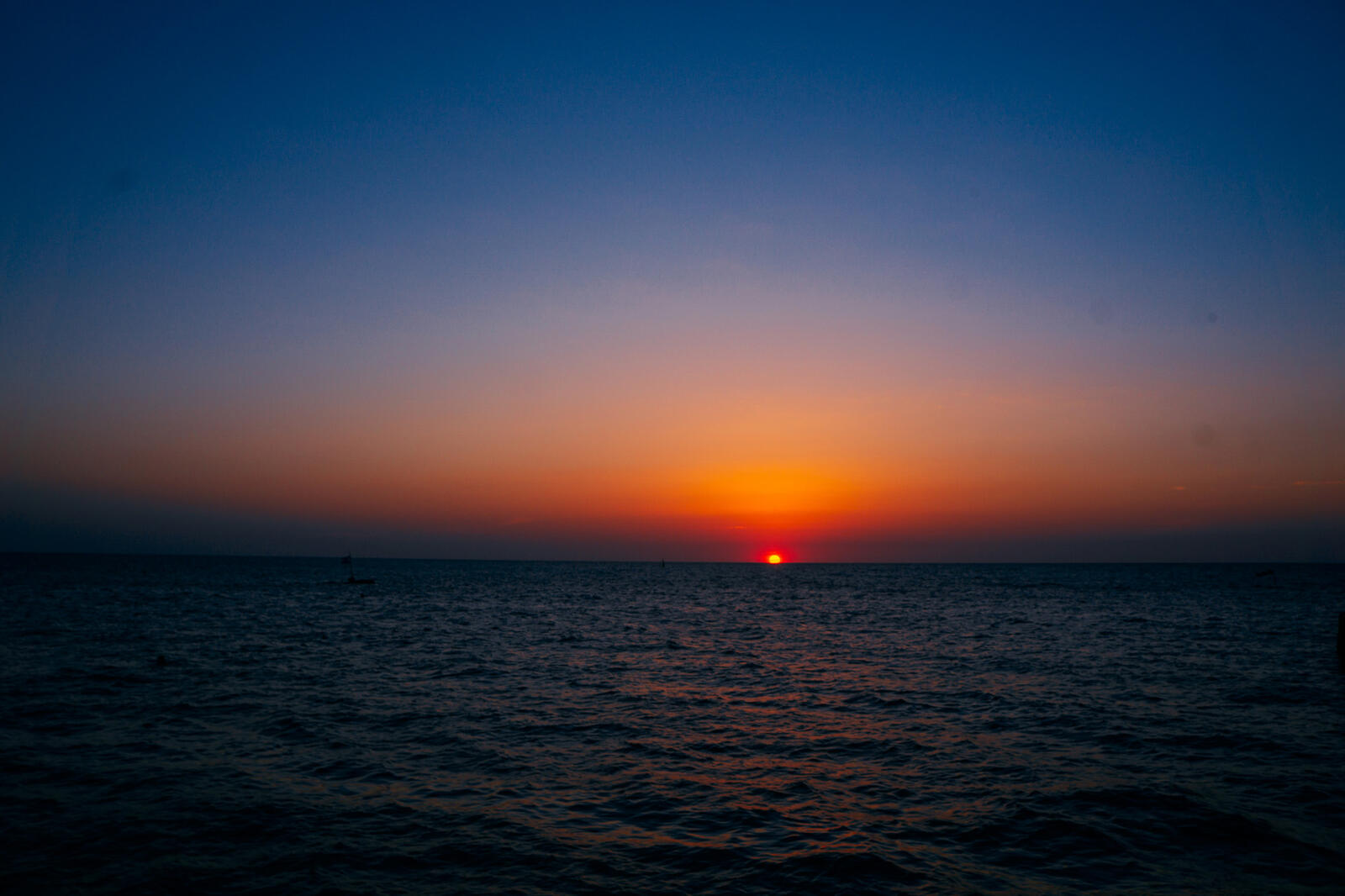 Закат солнца на черном море