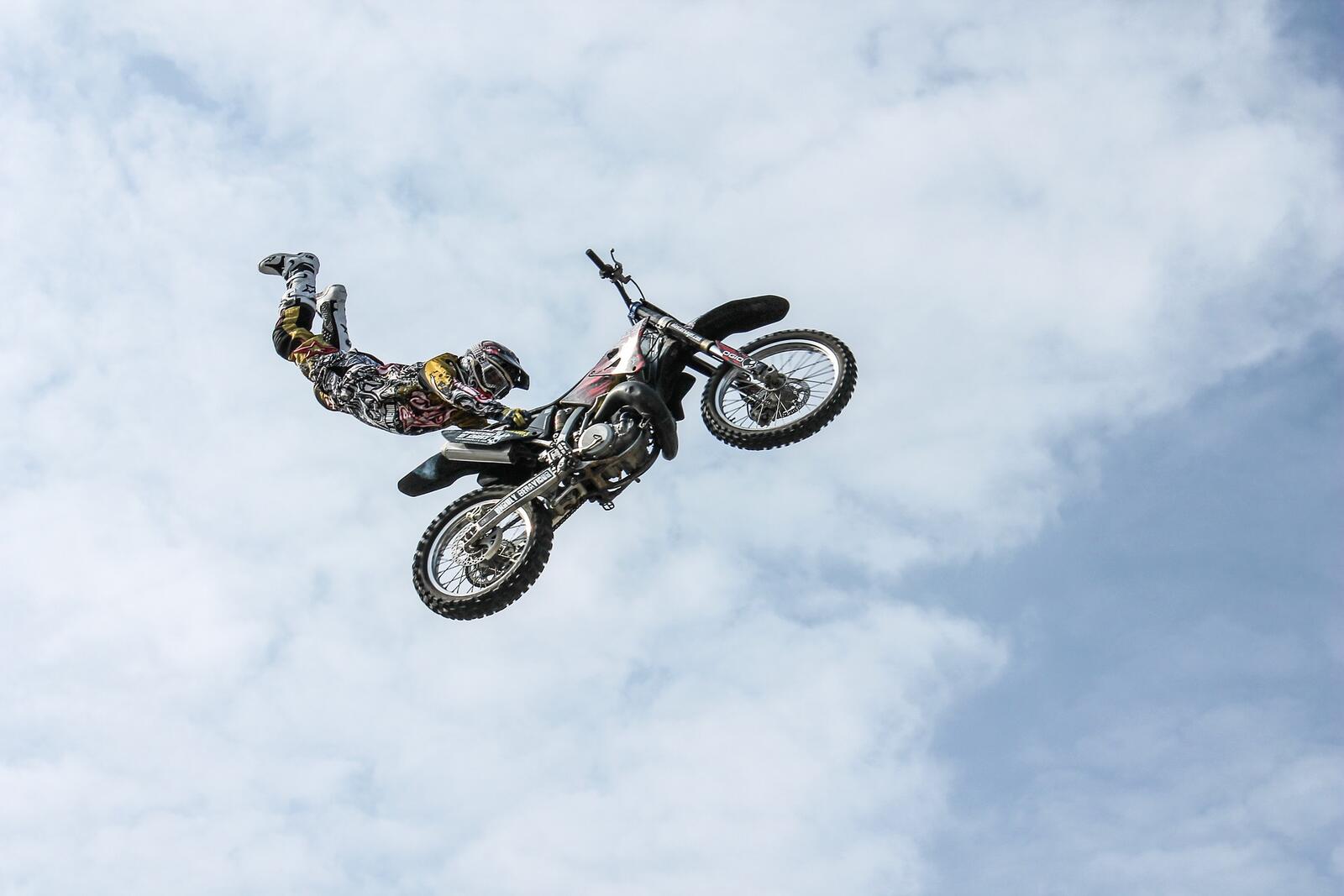 Wallpapers motorcycle racer sky on the desktop