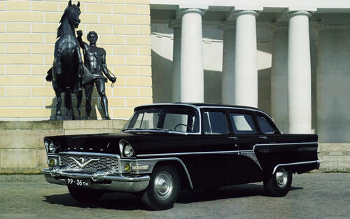 GAZ-13 seagull on the background of the monument