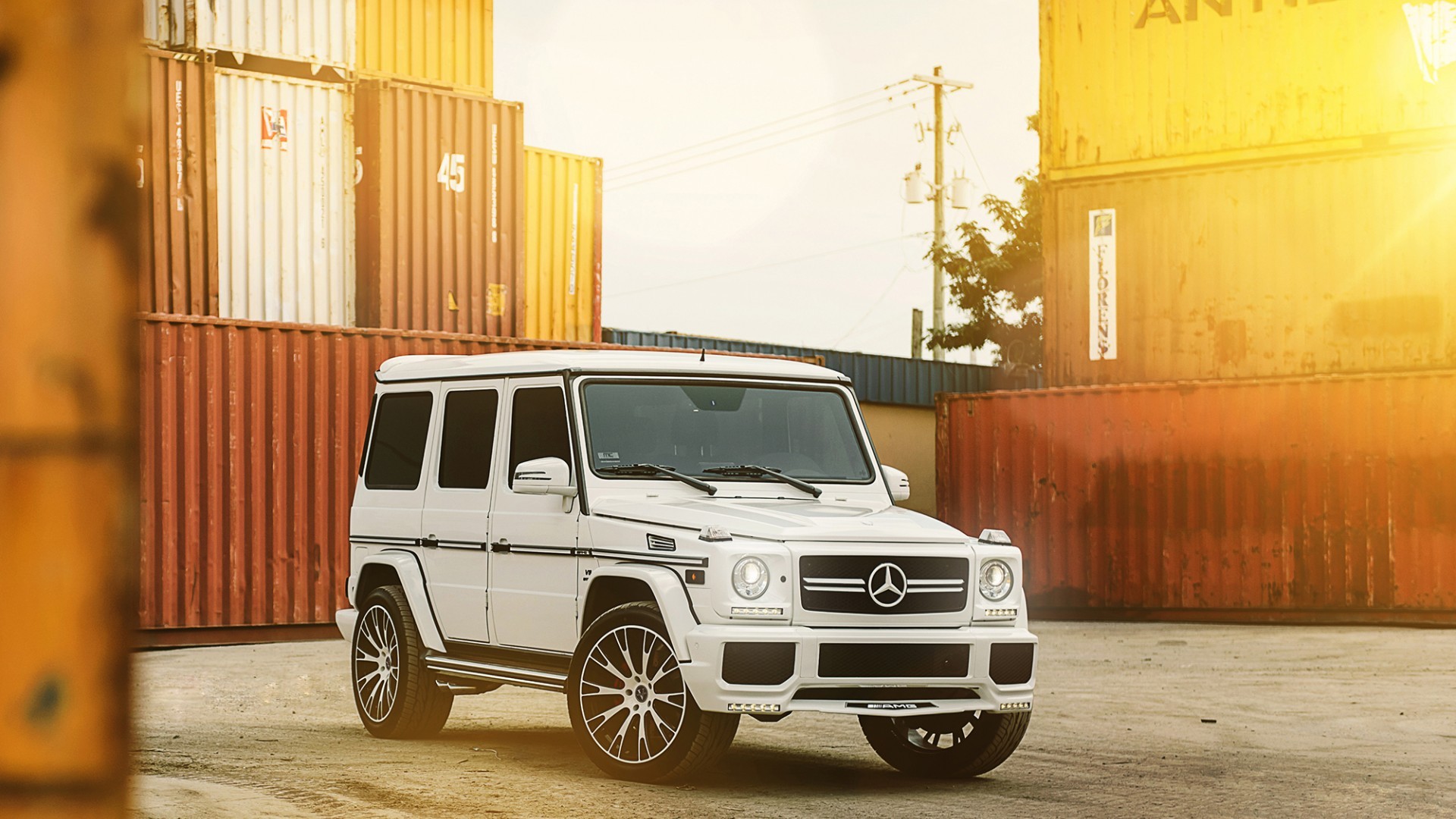 Free photo Mercedes benz g class on cool rims