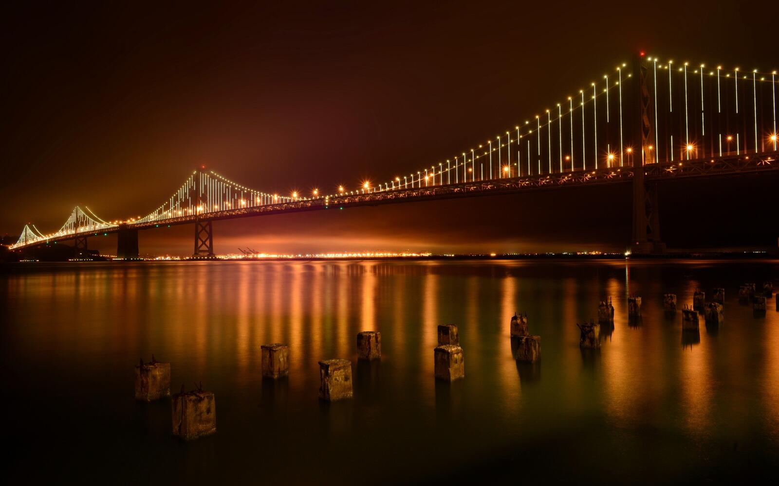 Free photo The bridge in San Francisco at night