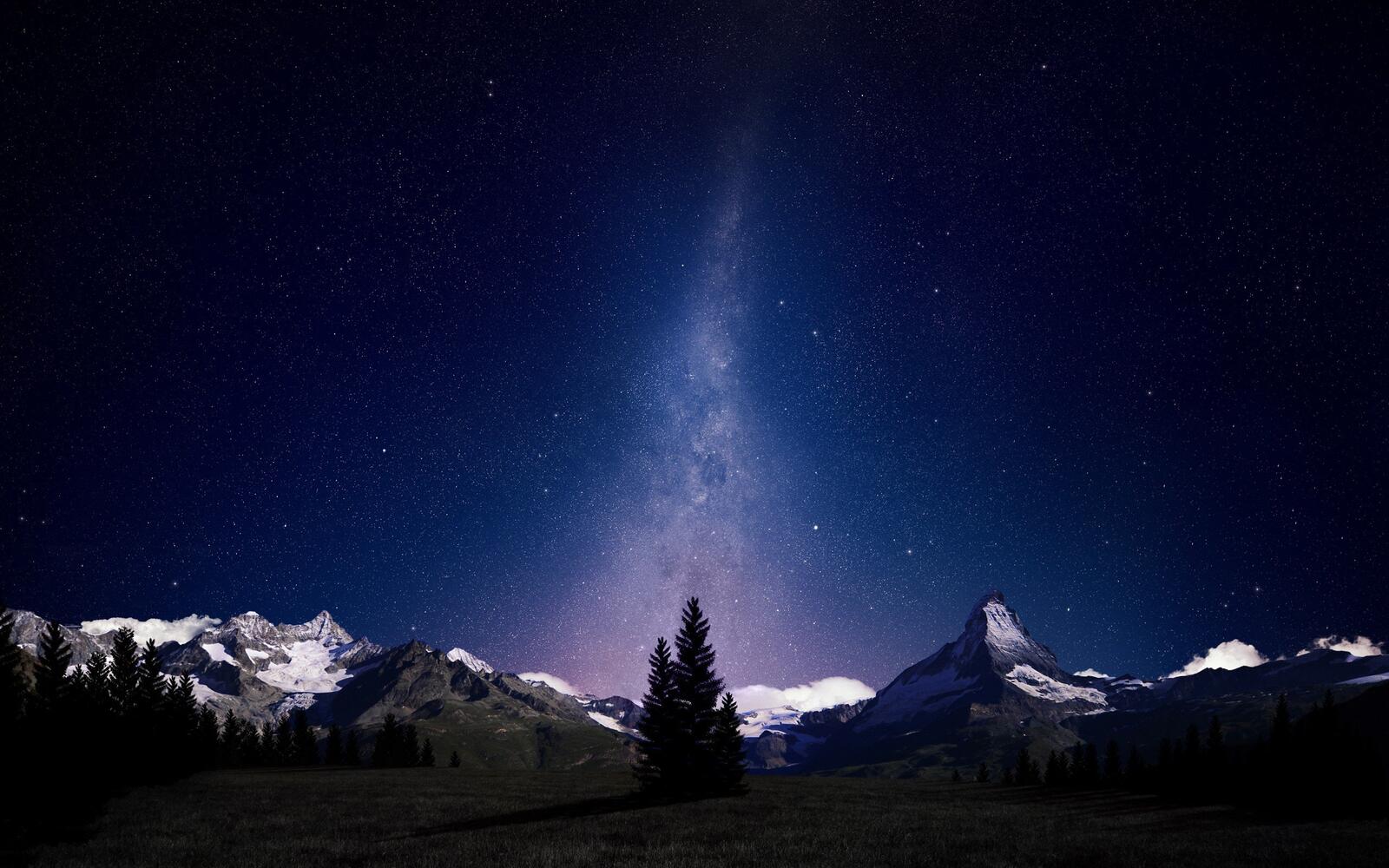 Бесплатное фото Вечерние обои со звездной пылью в Альпах