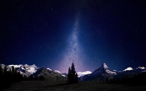 Вечерние обои со звездной пылью в Альпах