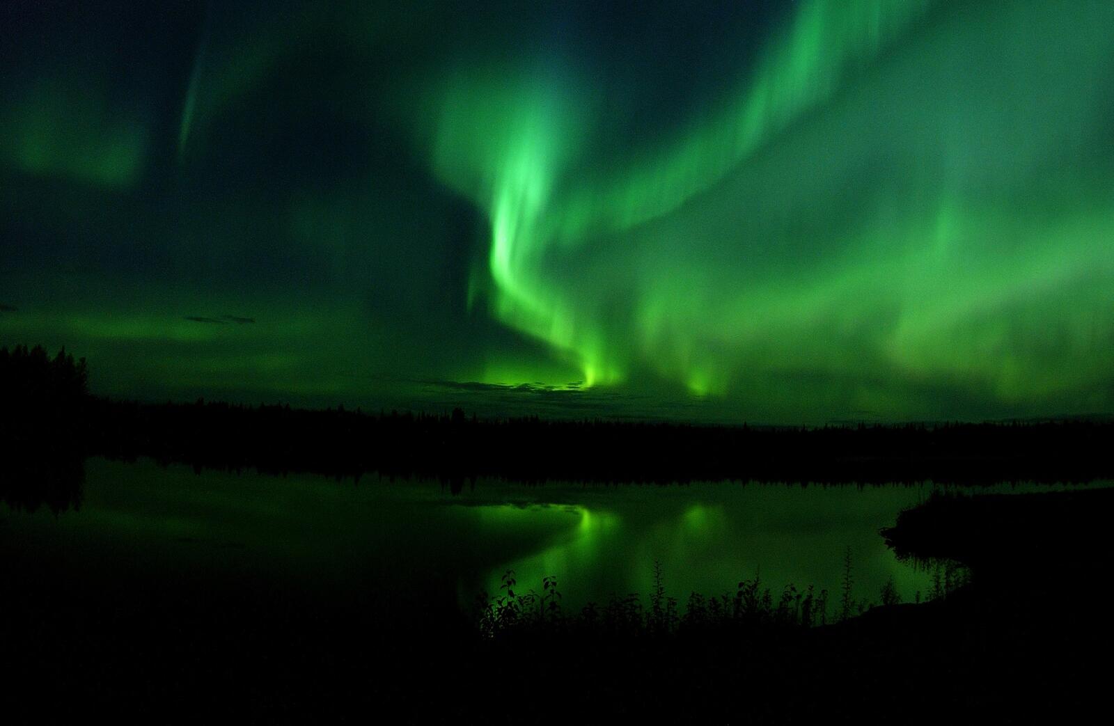 免费照片色彩斑斓的北极光夜景